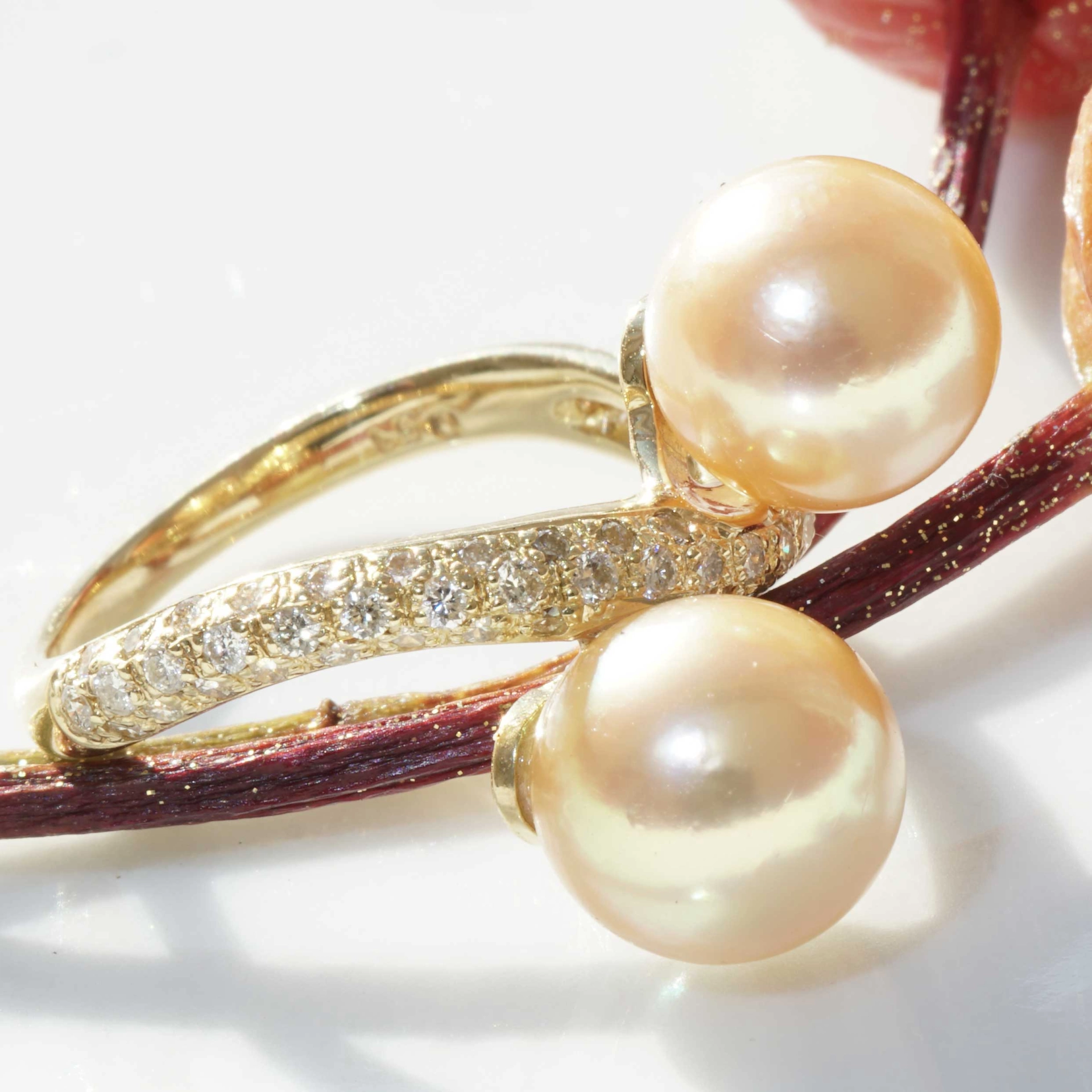 Southsea Pearl Brilliant Ring 18 kt Yellow Gold 0.51 ct W / VS-SI very elegant
