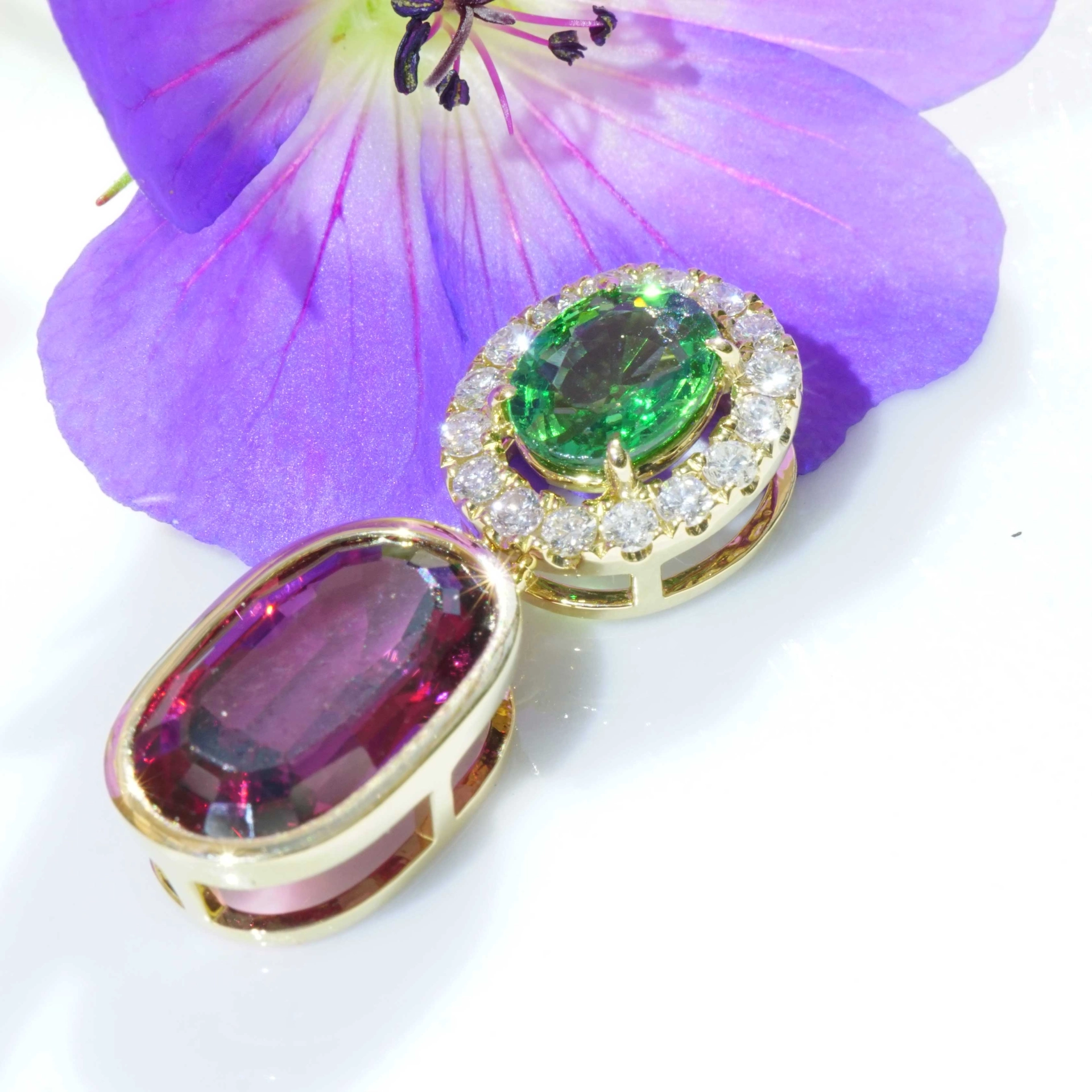 Pendant with fine Garnet Tsavorite and diamonds...red green Combination..phantastic!