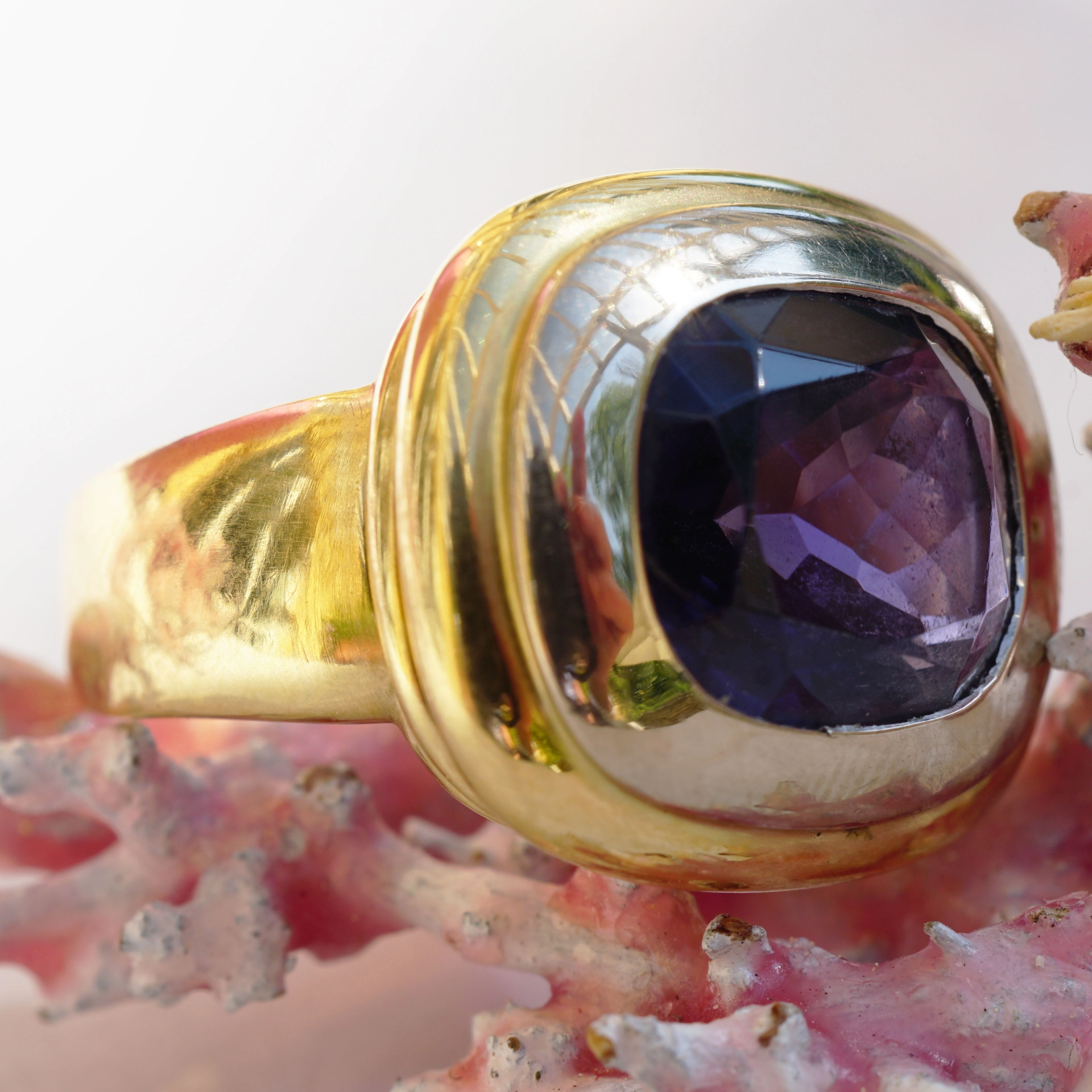 Iolith (Cordierit)  Ring massive Handarbeit 750er Gold 18 Gramm schwer