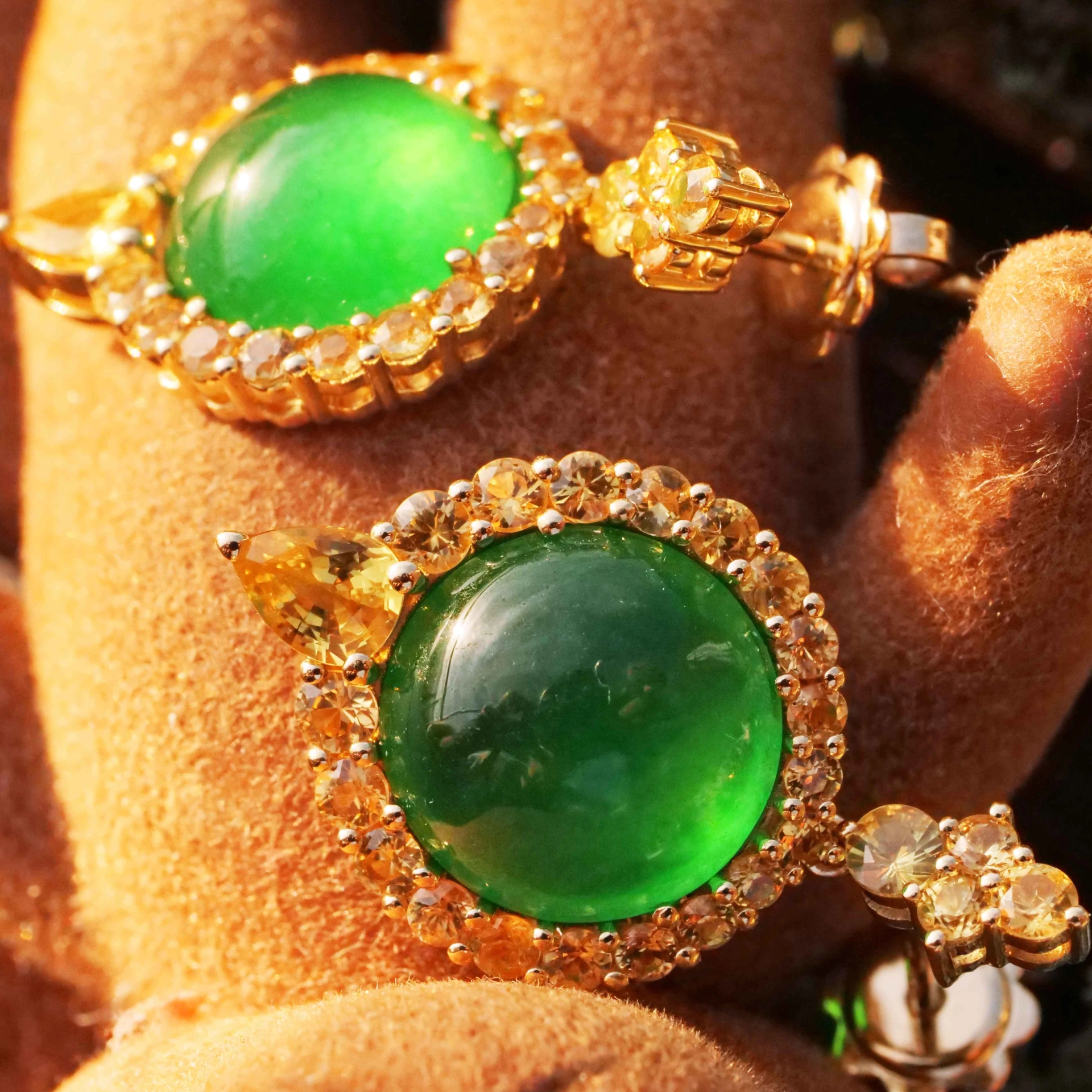 Imperial emeraldgreen Burma Jade Saphire Earrings 18 kt Rosegold...magical Radiance