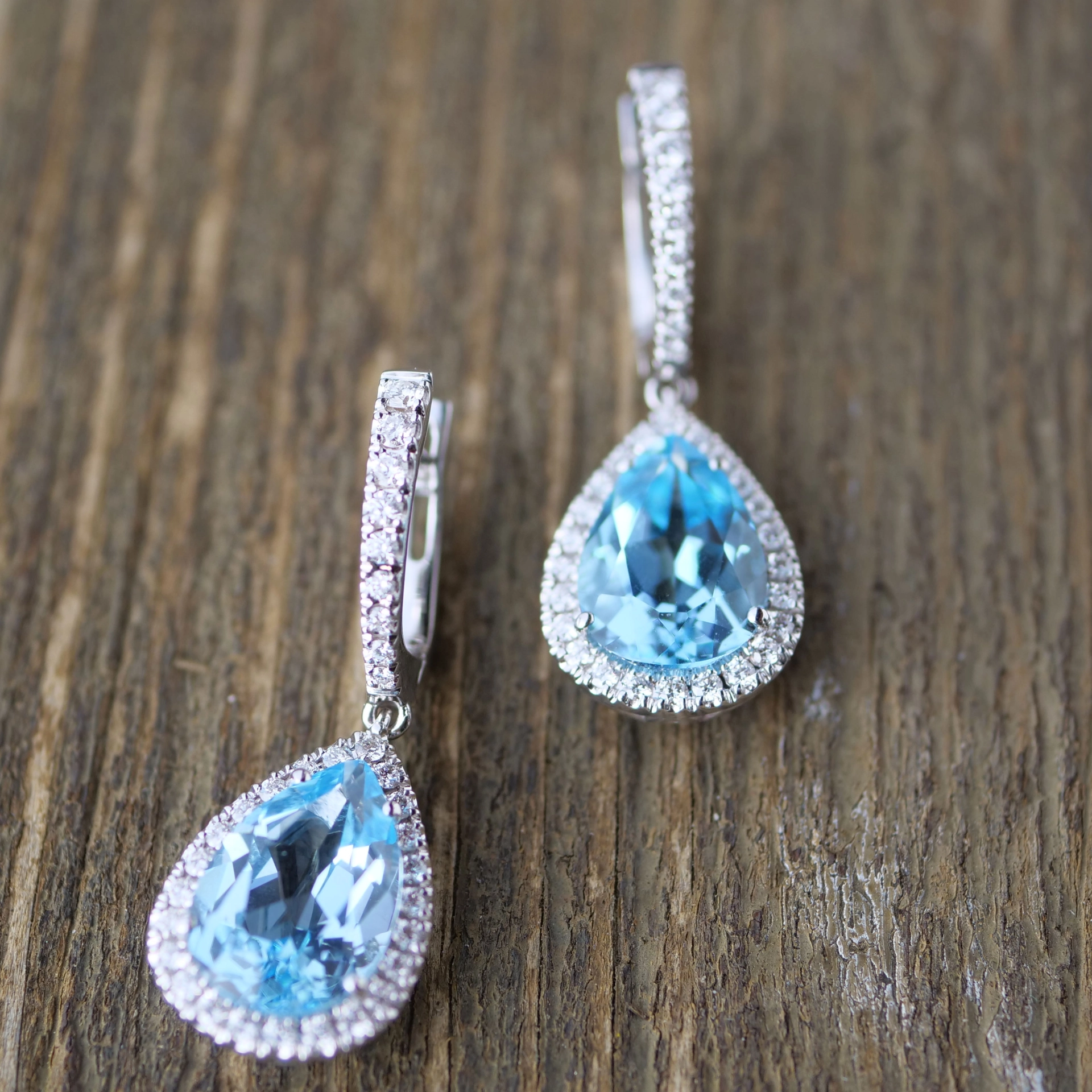 Blue and White.. made in a traditional Goldsmith's Factory in Valenza/Italy Skytopaz and Diamonds 18kt Whitegold