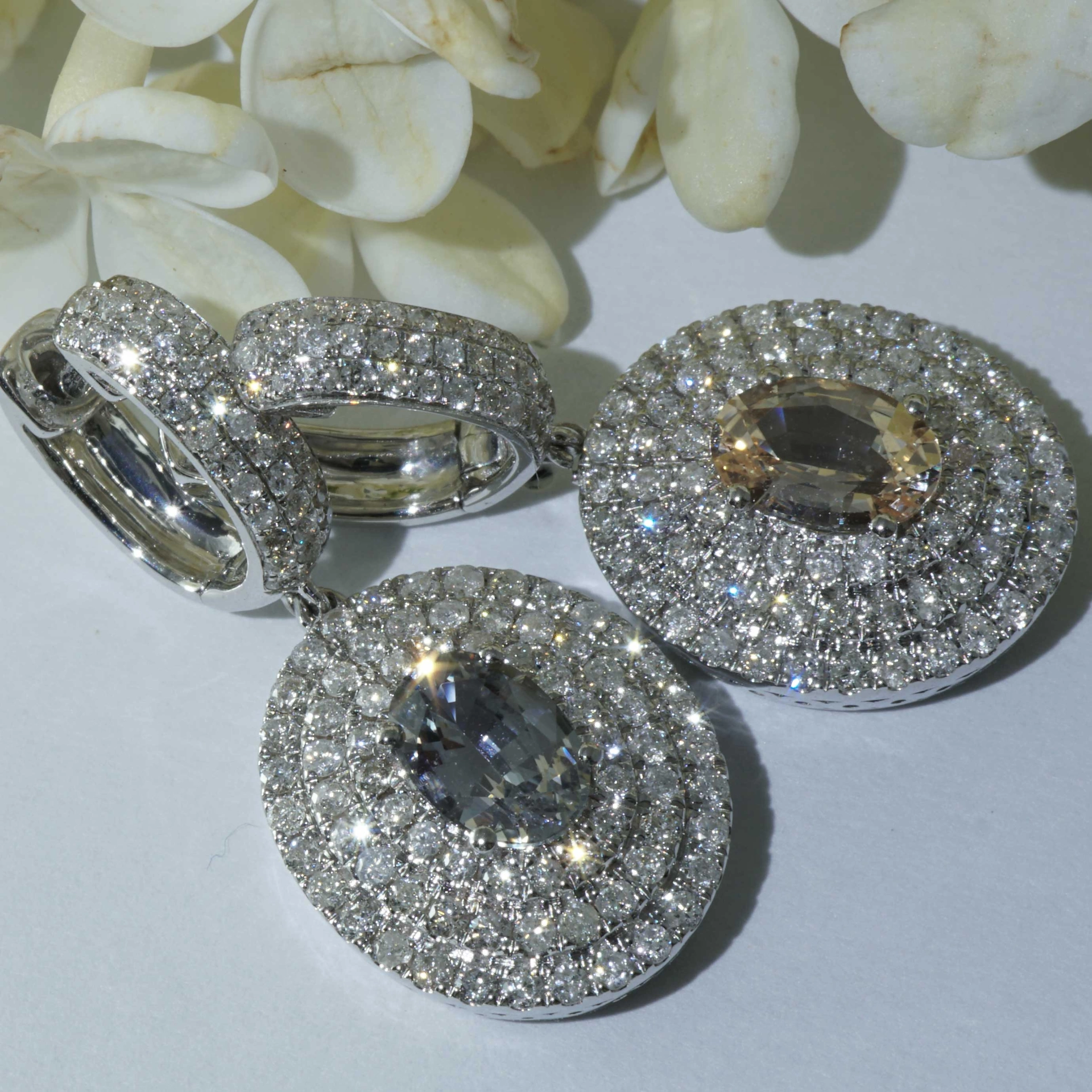 Saphire Brilliant Earrings 18 kt White Gold Ilakaka Mine Madagascar natural Color