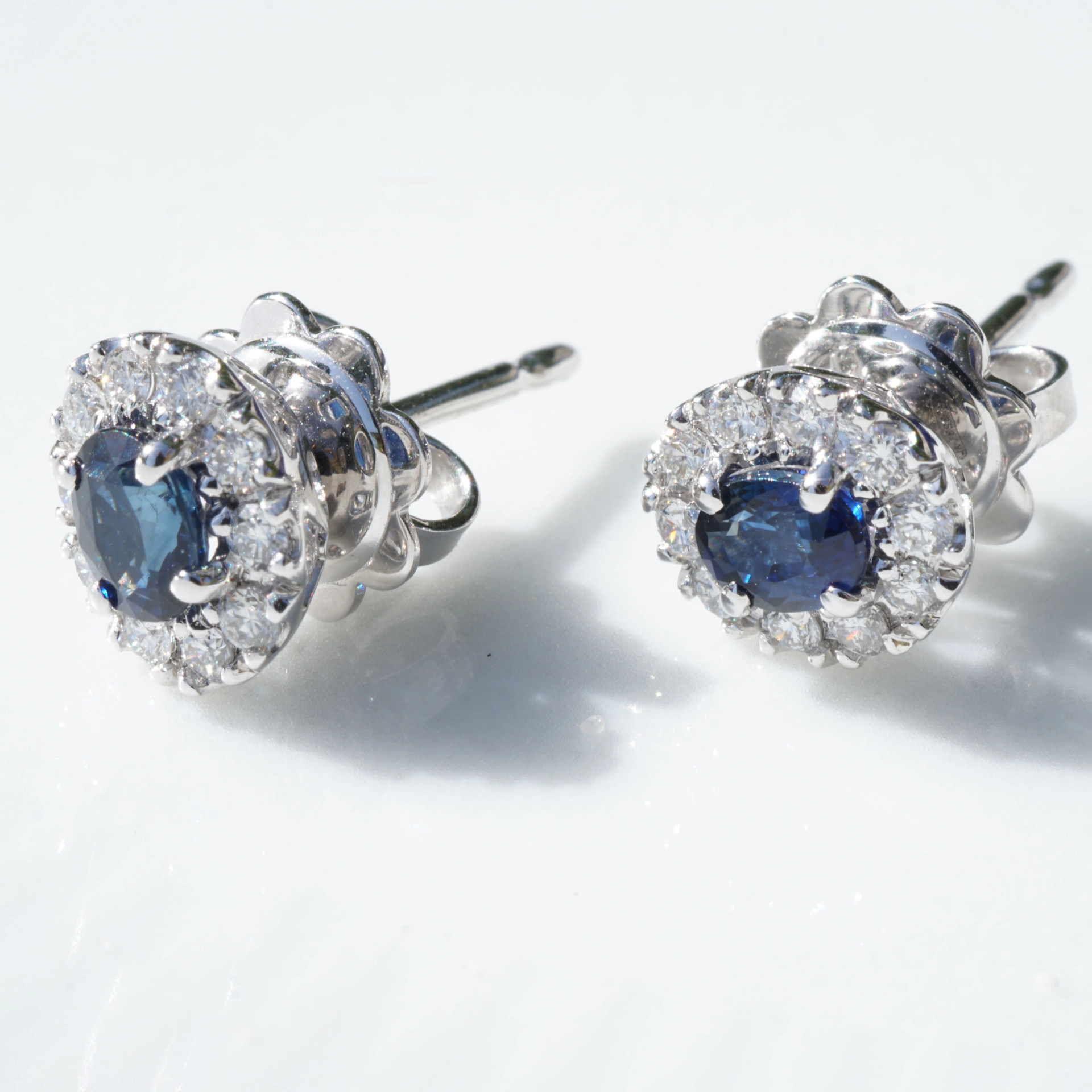 Luxury Saphire Earrings...18 kt Gold....made in bella Italy