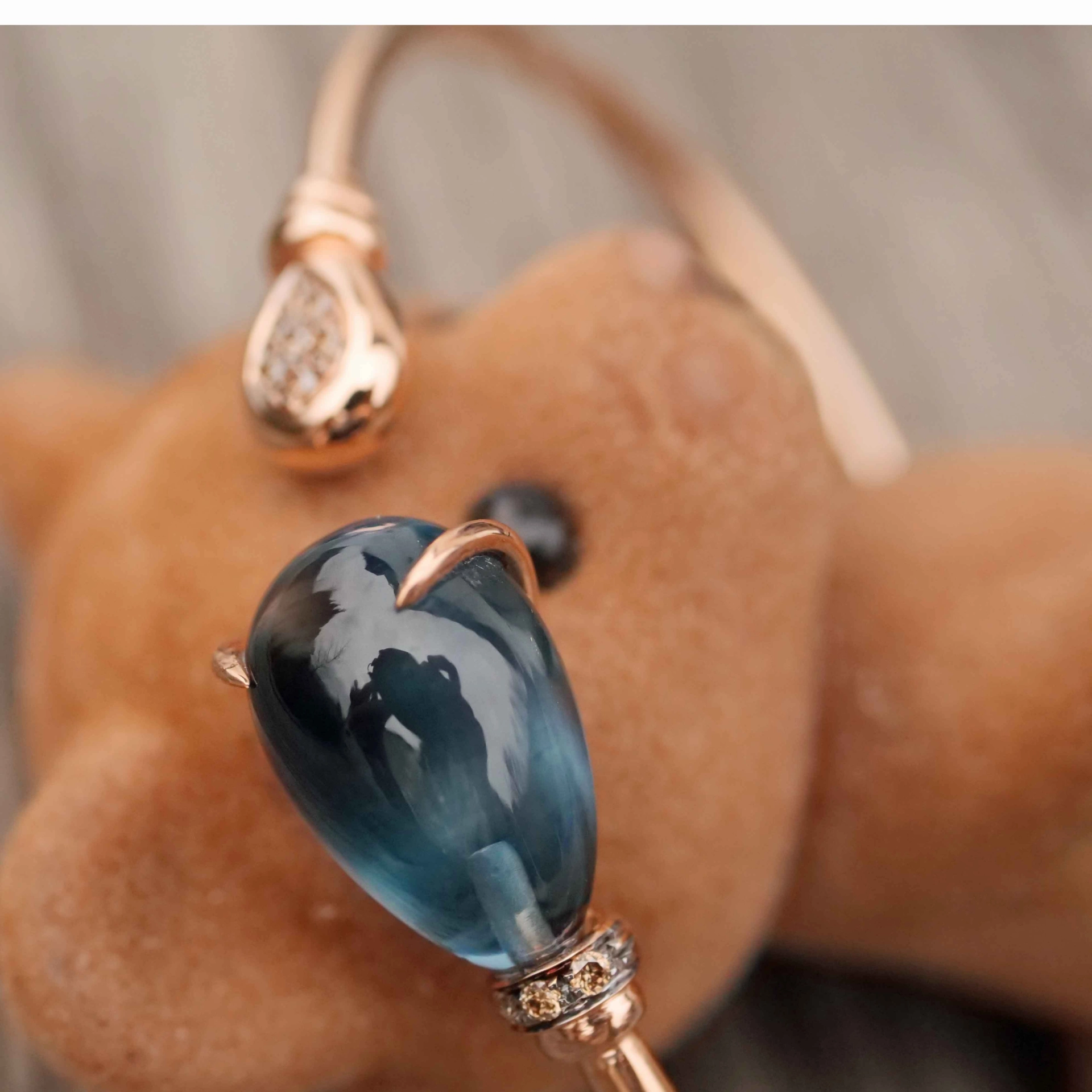 Blue Topaz Brililant Bracelet 18 kt Rosegold 14 ct ...very nice and elegant!