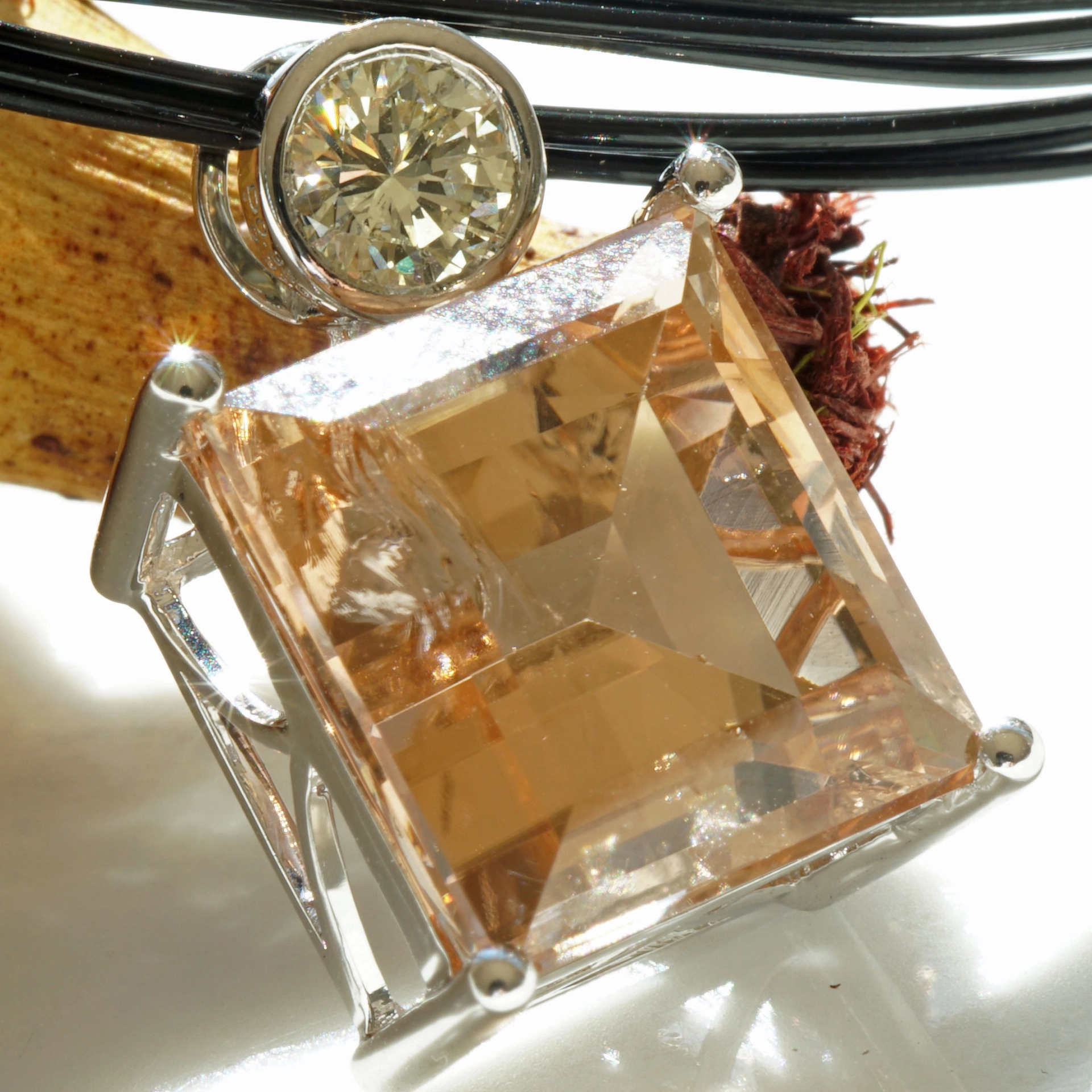 Morganit 9 ct...... amazing Color with IGI Diamond