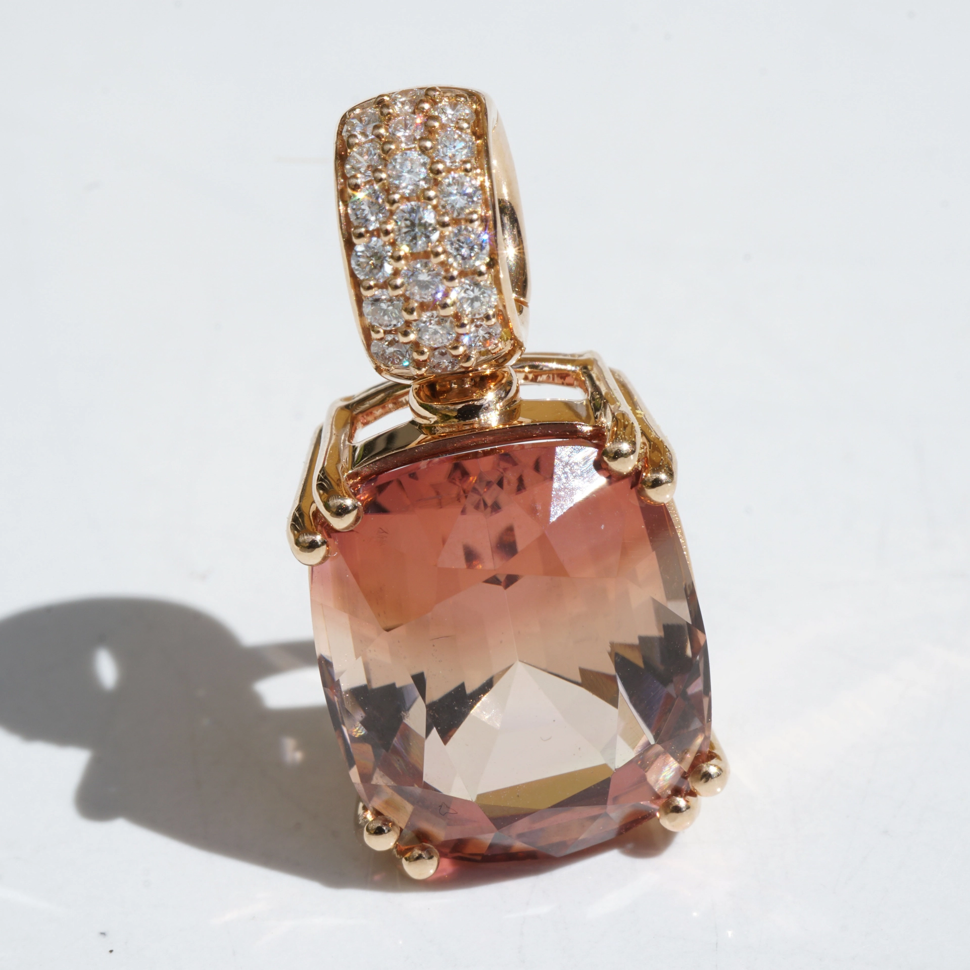Tourmaline Brilliant Pendant in 750 Rose gold Sunset Beach Color 9.85 ct Africa/Congo