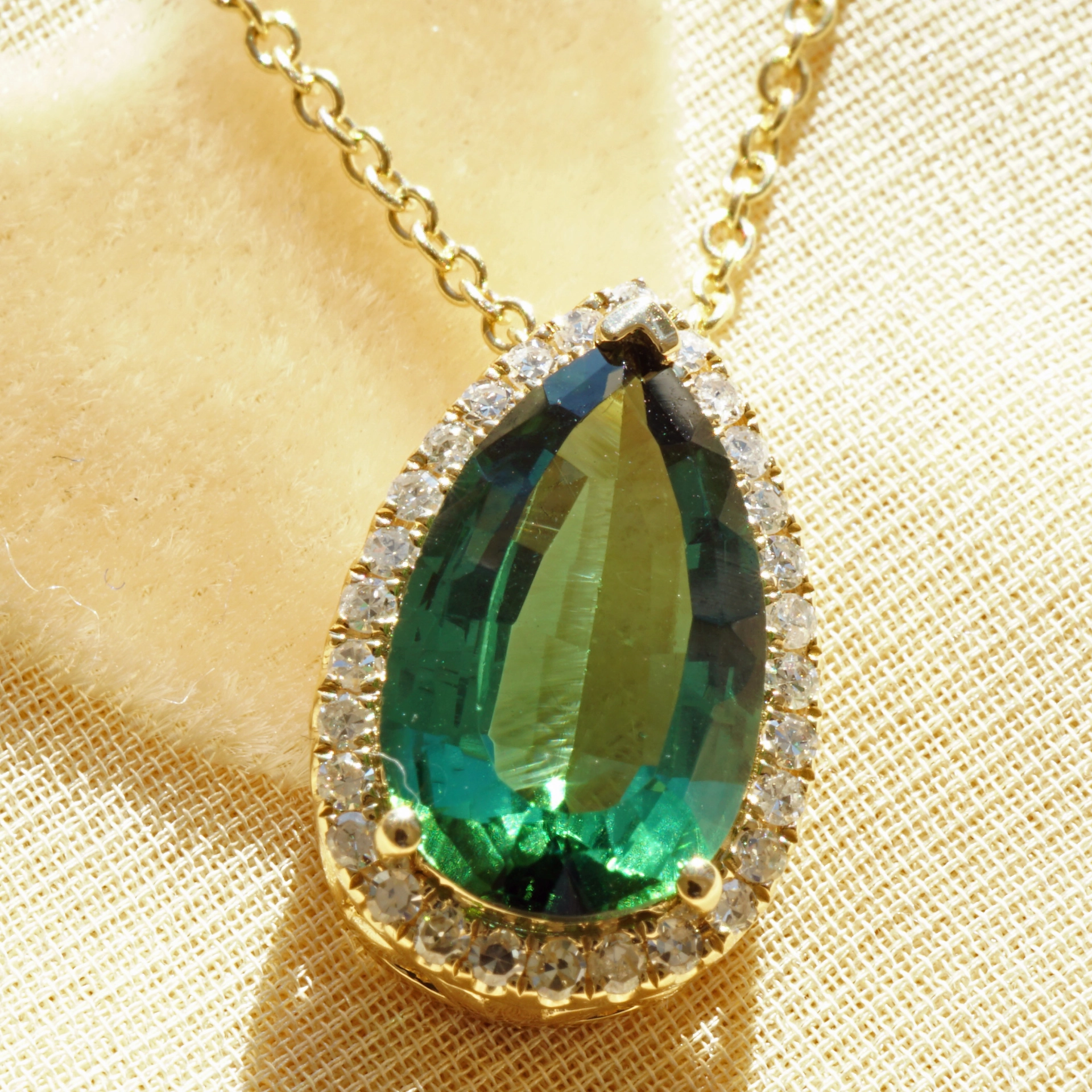 Turmalin Diamant Anhänger 2.28 ct 0.19 ct m. Kette AAA+, 750er Gelbgold, ...schöner geht nicht