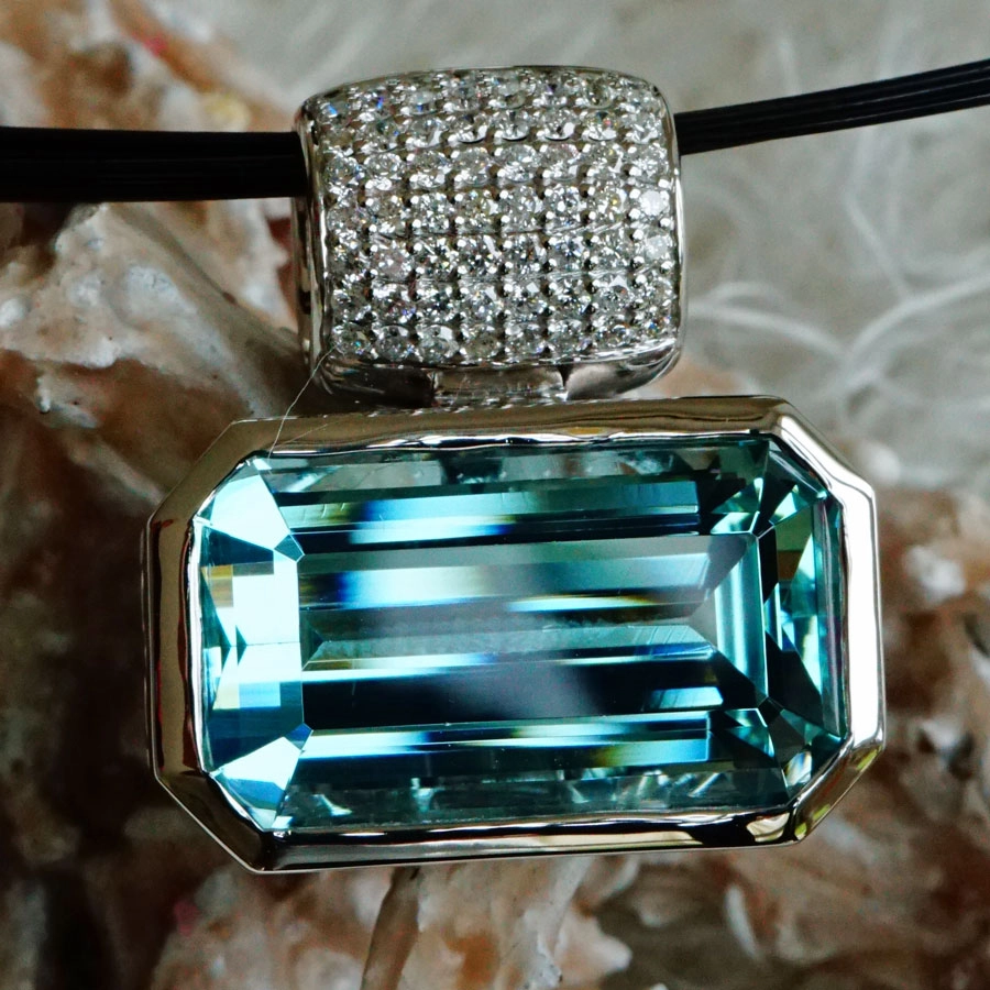 Aquamarin Brillant Anhänger 750er Weißgold 14.10 ct 0.43 ct