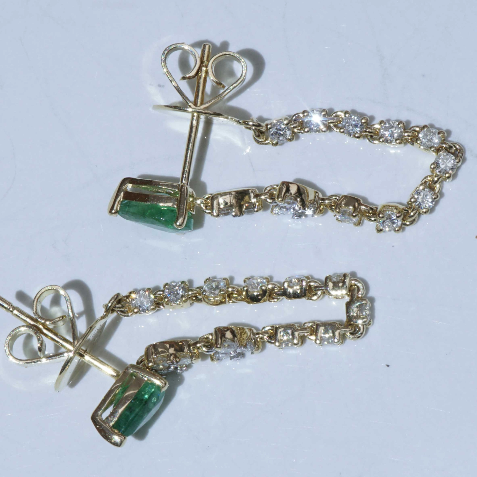 Emerald Brilliant Earring Studs 18 kt Yellow Gold...Chain Style very trendy
