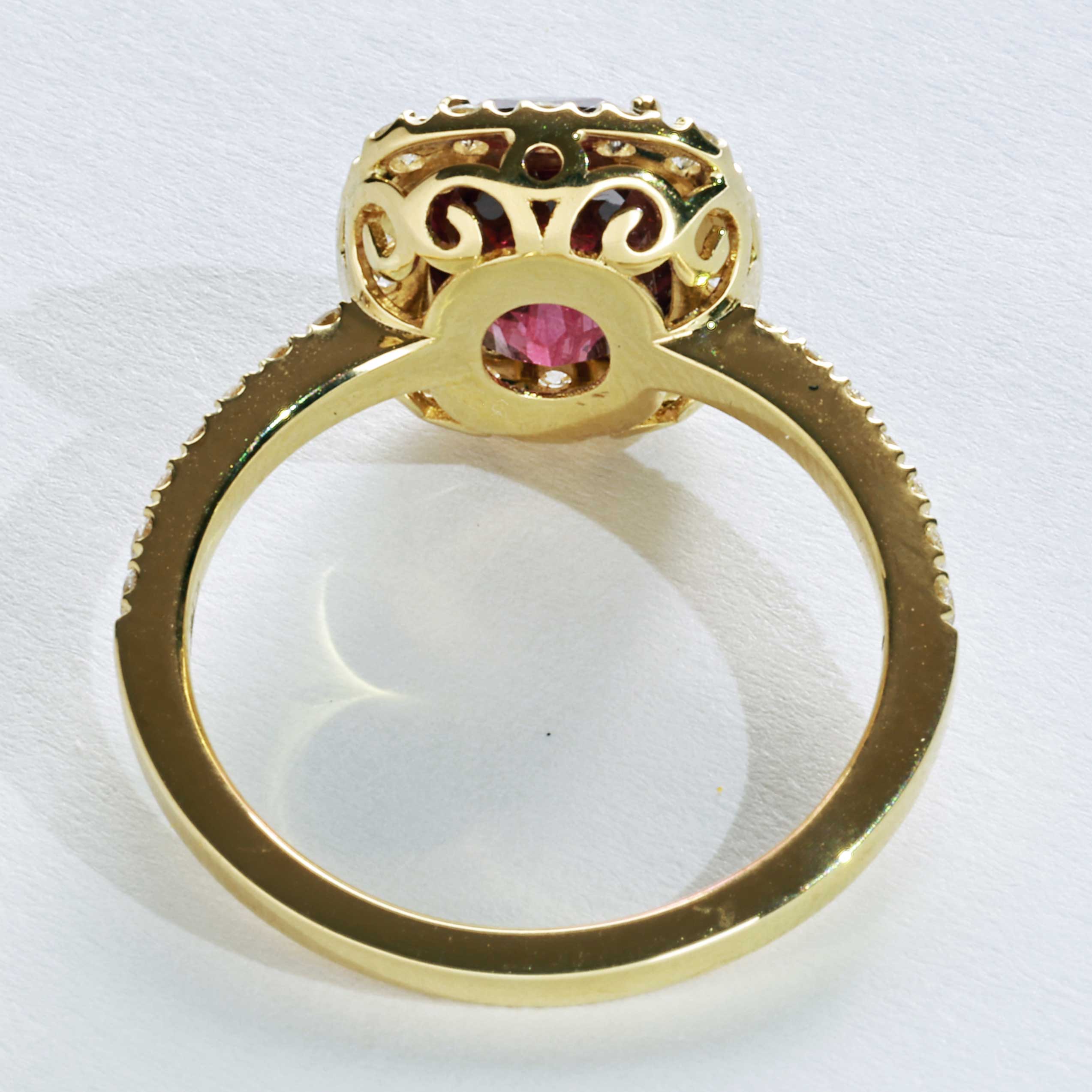 Rhodonite Brilliant Ring 3.34 ct 0.55 ct 750 Yellow Gold... more beautiful than the most expensive Ruby Ring