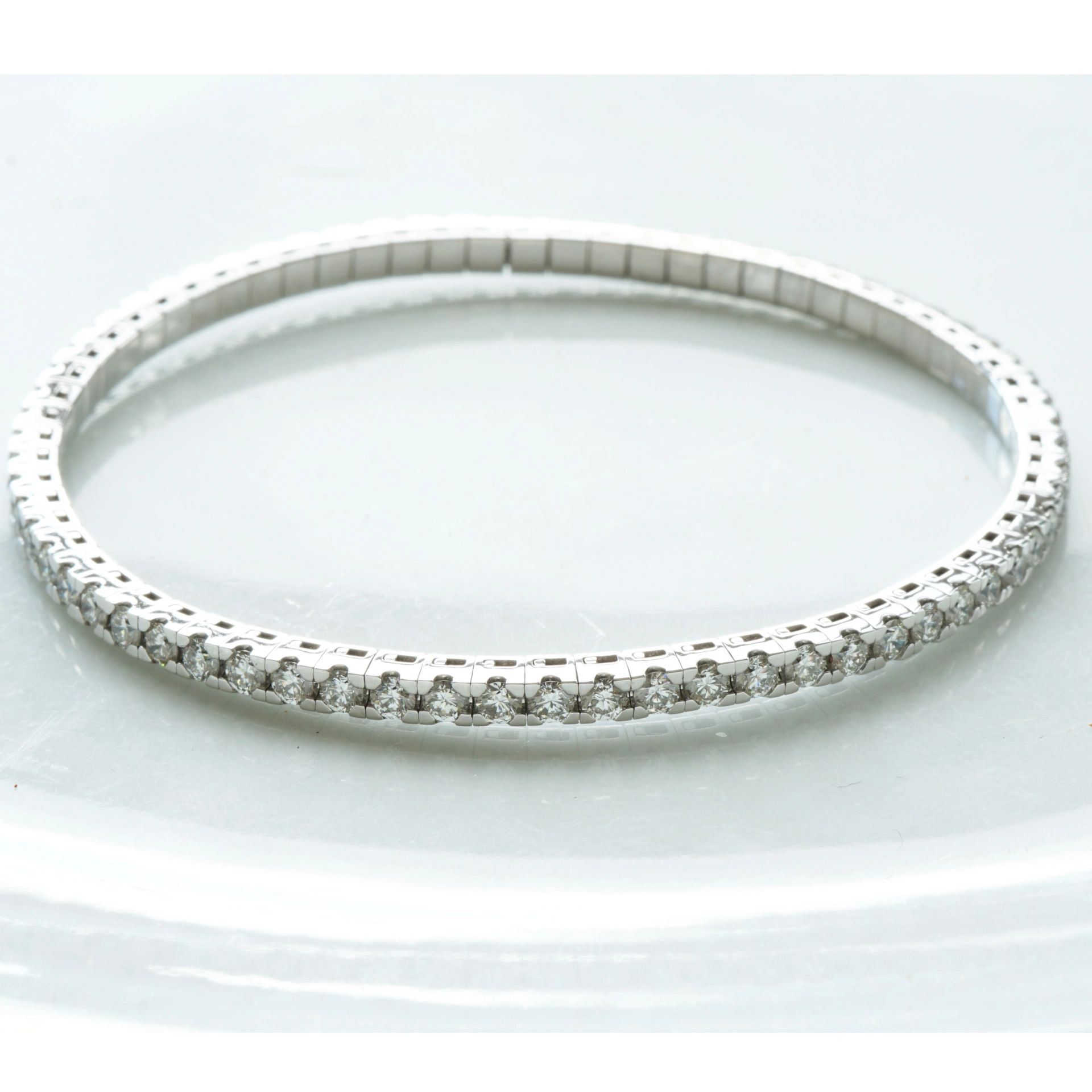 Flexible Bracelet 3.77 ct TW VS Whitegold 18 kt The hottest amazing piece of jewelry