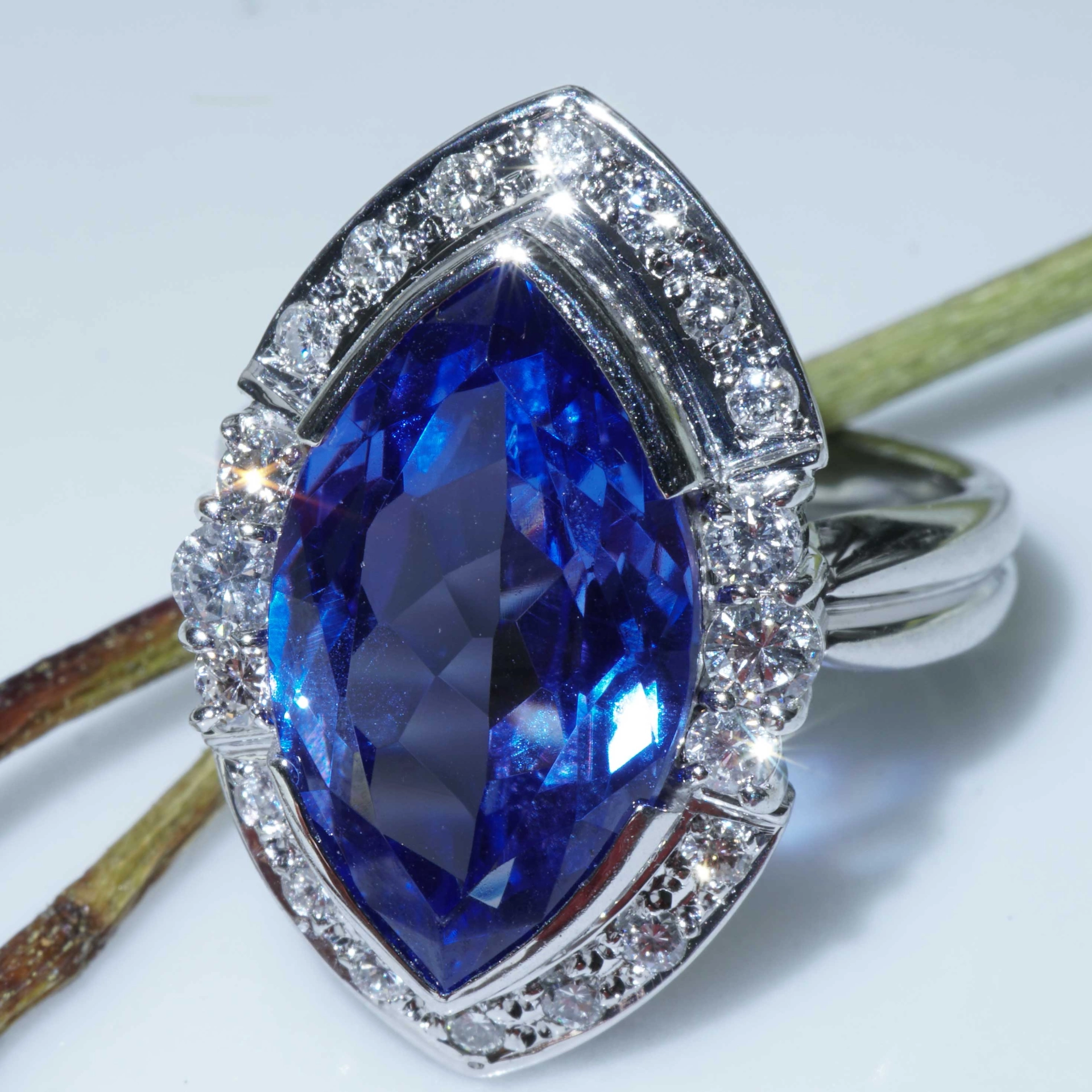 Tanzanite Brilliant Ring 900 Platinum 6.42 ct 0.50 ct.. Star of Africa in Navette Shape...soooo beautiful