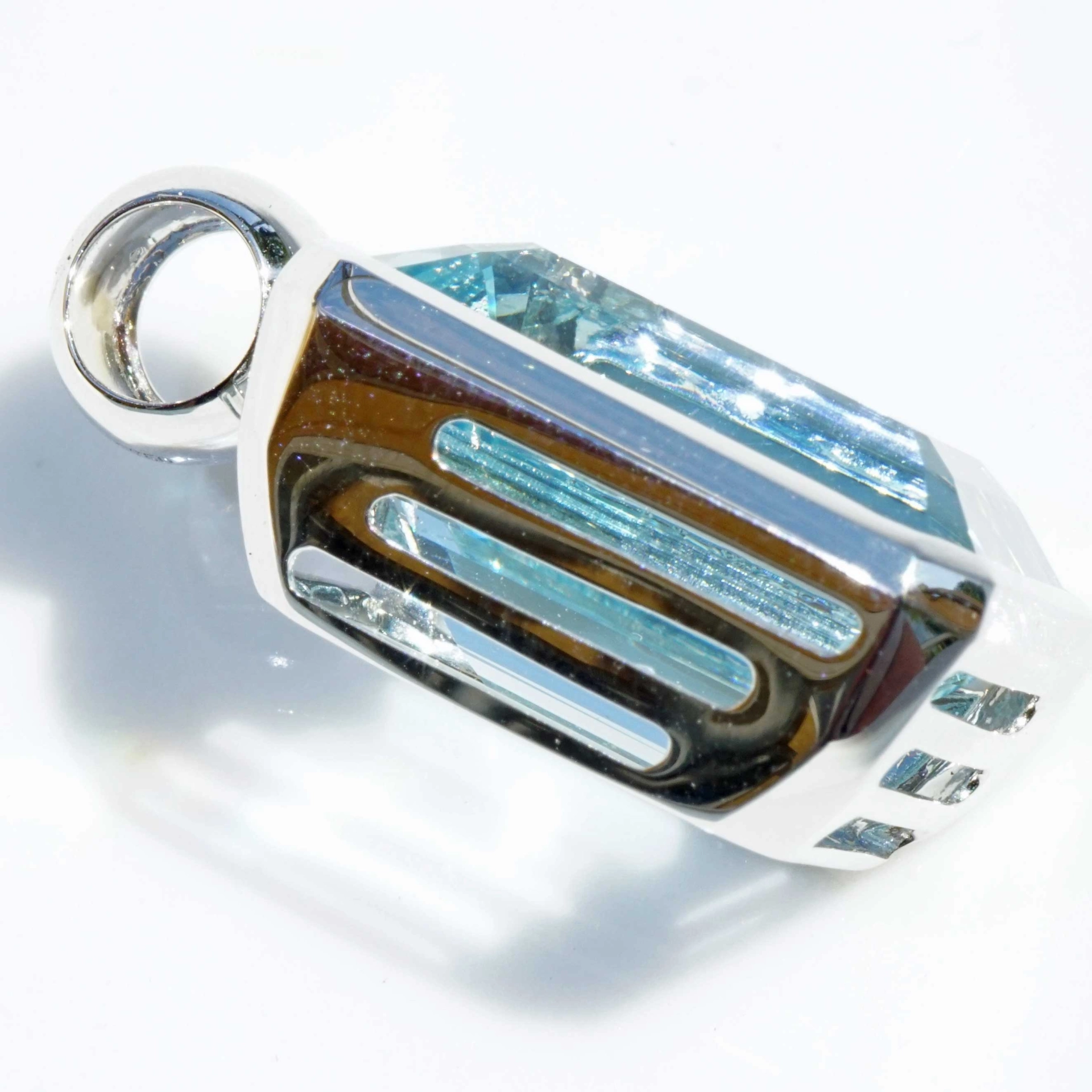 Newly arrived! Aquamarine Pendant 18 White Gold 17.66 ct  fine Quality feine Cut