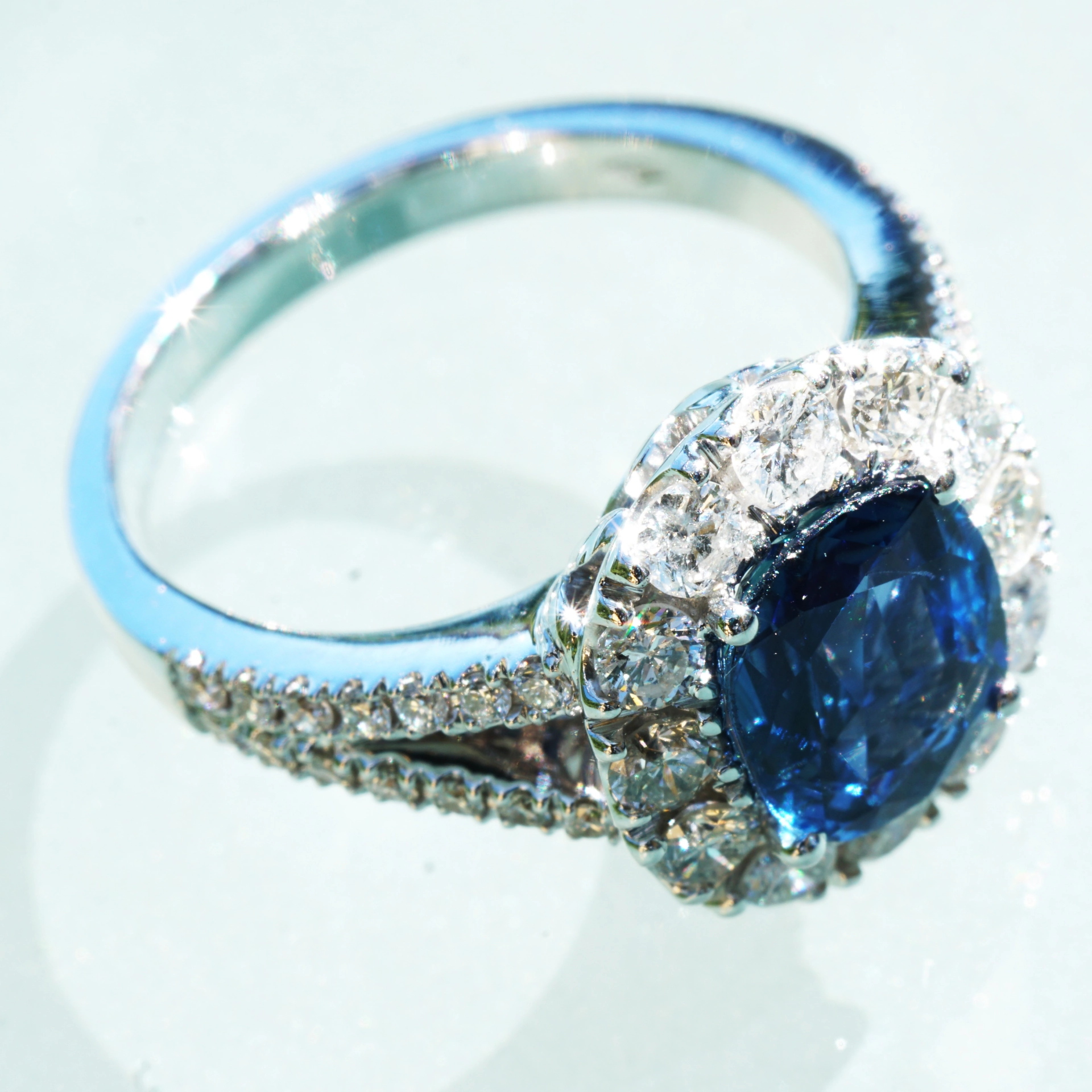 Saphire Diamond Ring 750 Whitegold ....High-End Piece of Jewelry