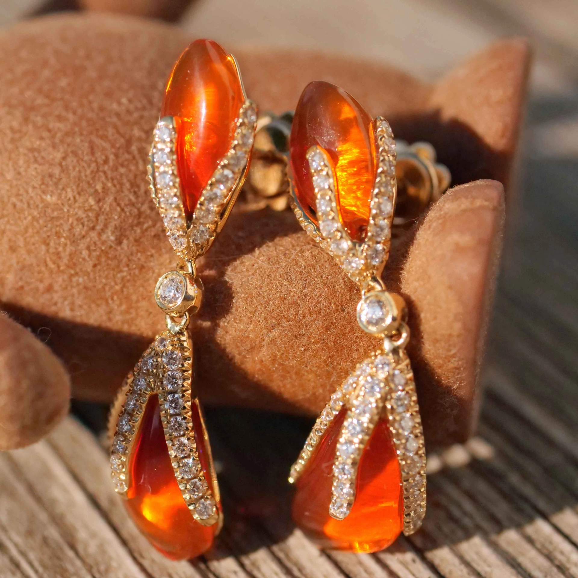 Fireopal Brilliant Earrings 18 kt Yellow Gold...abstract Design sooo stunning 