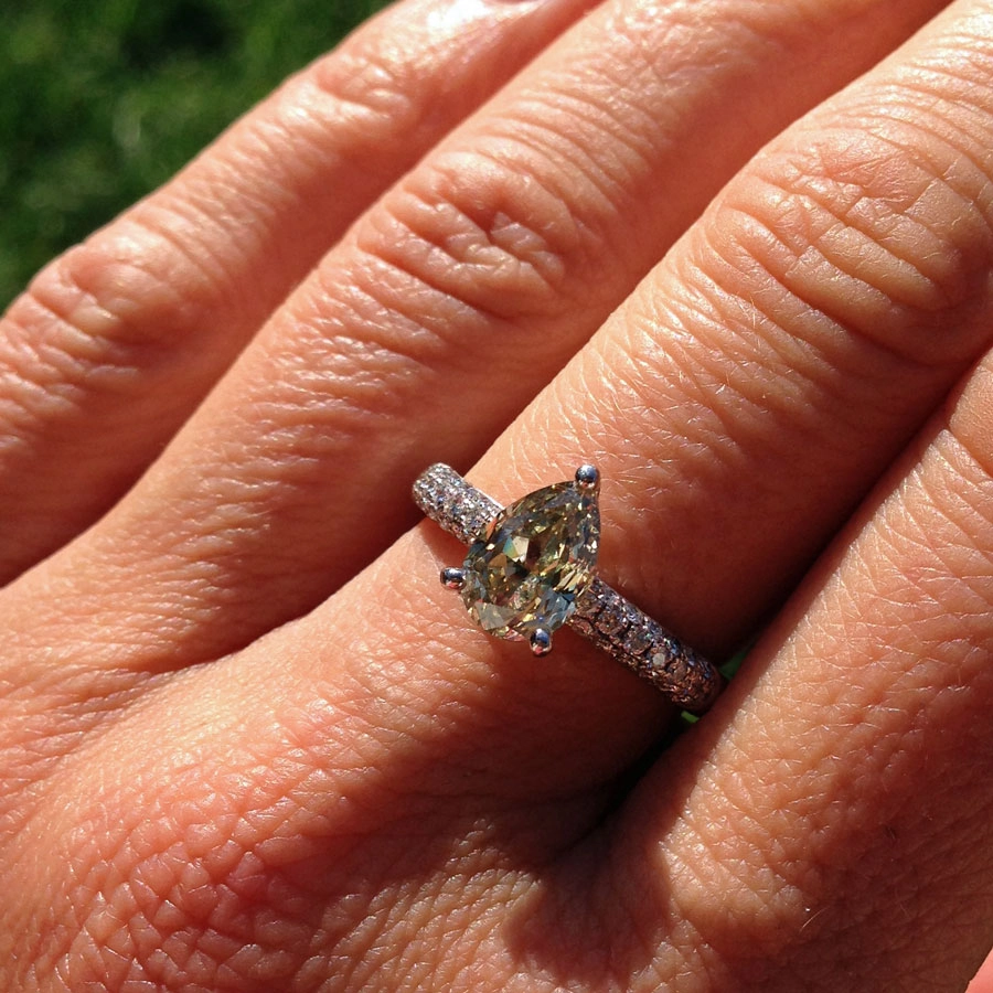 Diamant-Tropfen-1.58 ct-900er-Platin-Ring mit Besatzbrillanten-0.37 ct