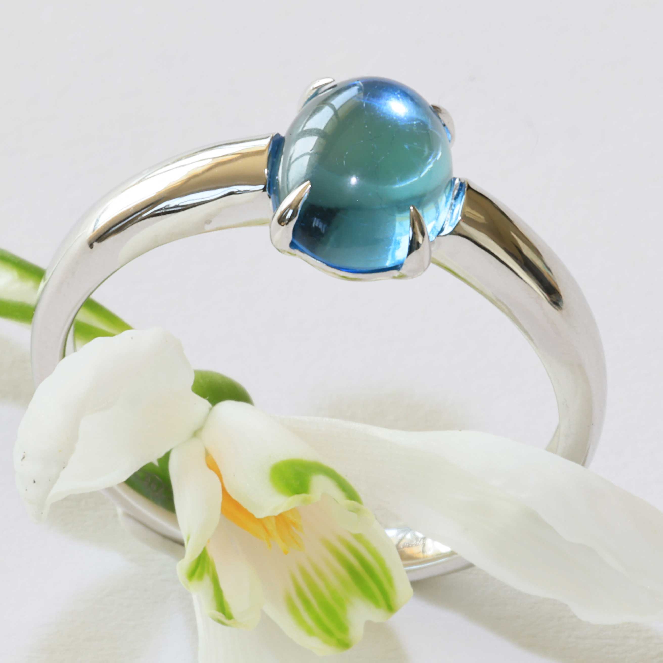 Blue Topaz Ring 750 White Gold Ocean Blue.... sweet Temptation... made in Italy... high-quality