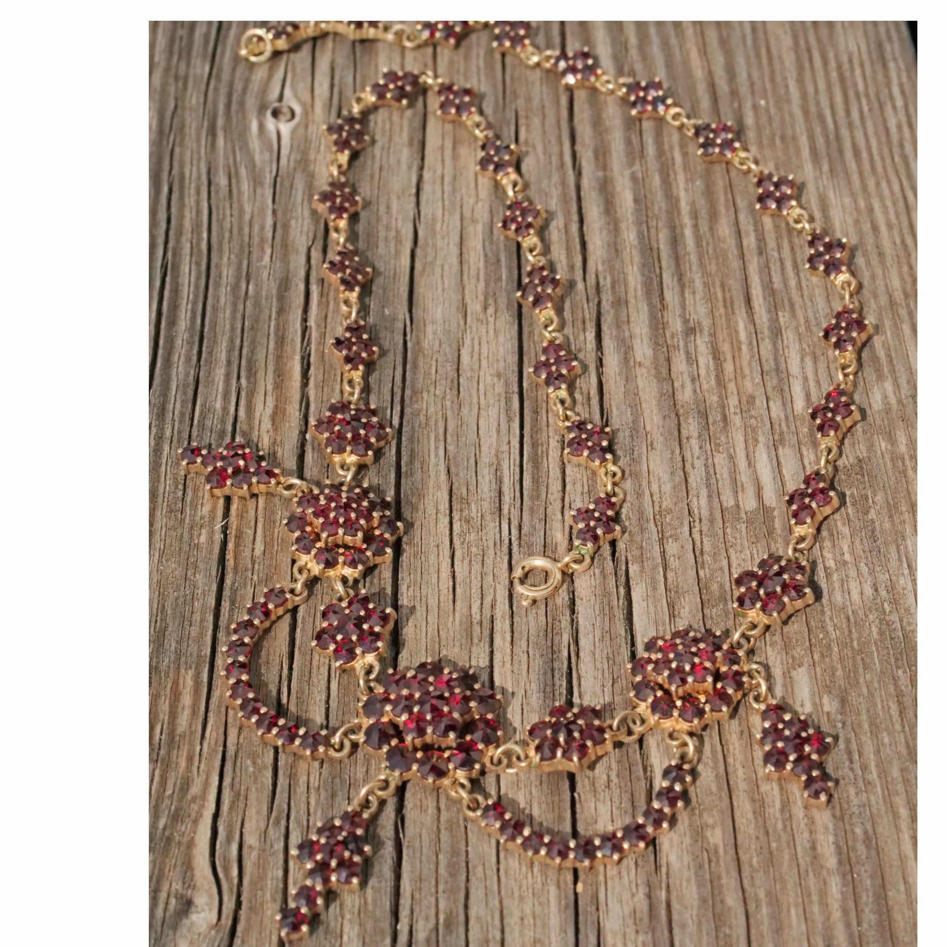 Bohemian Garnet Necklace Silver goldplated....so decorativ