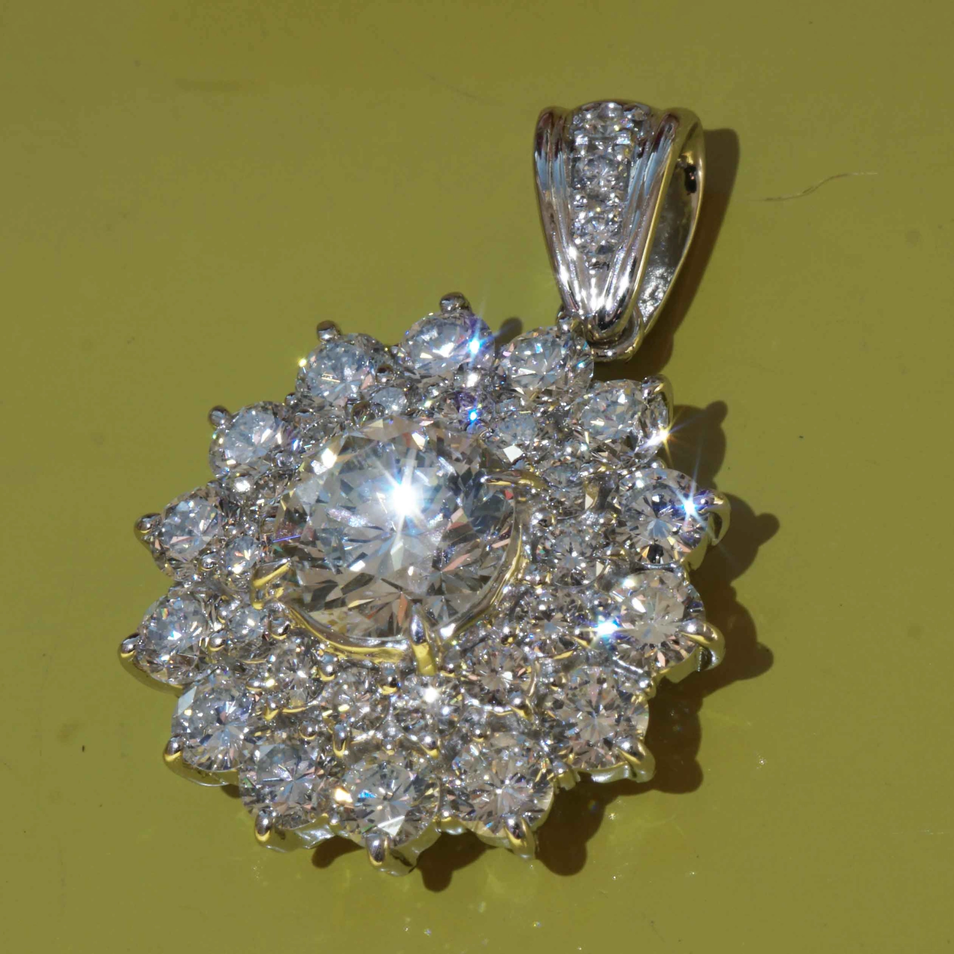 Solitaire Pendant 1.022 ct 1.48 ct 900 Platinum high-end Rosette Shape