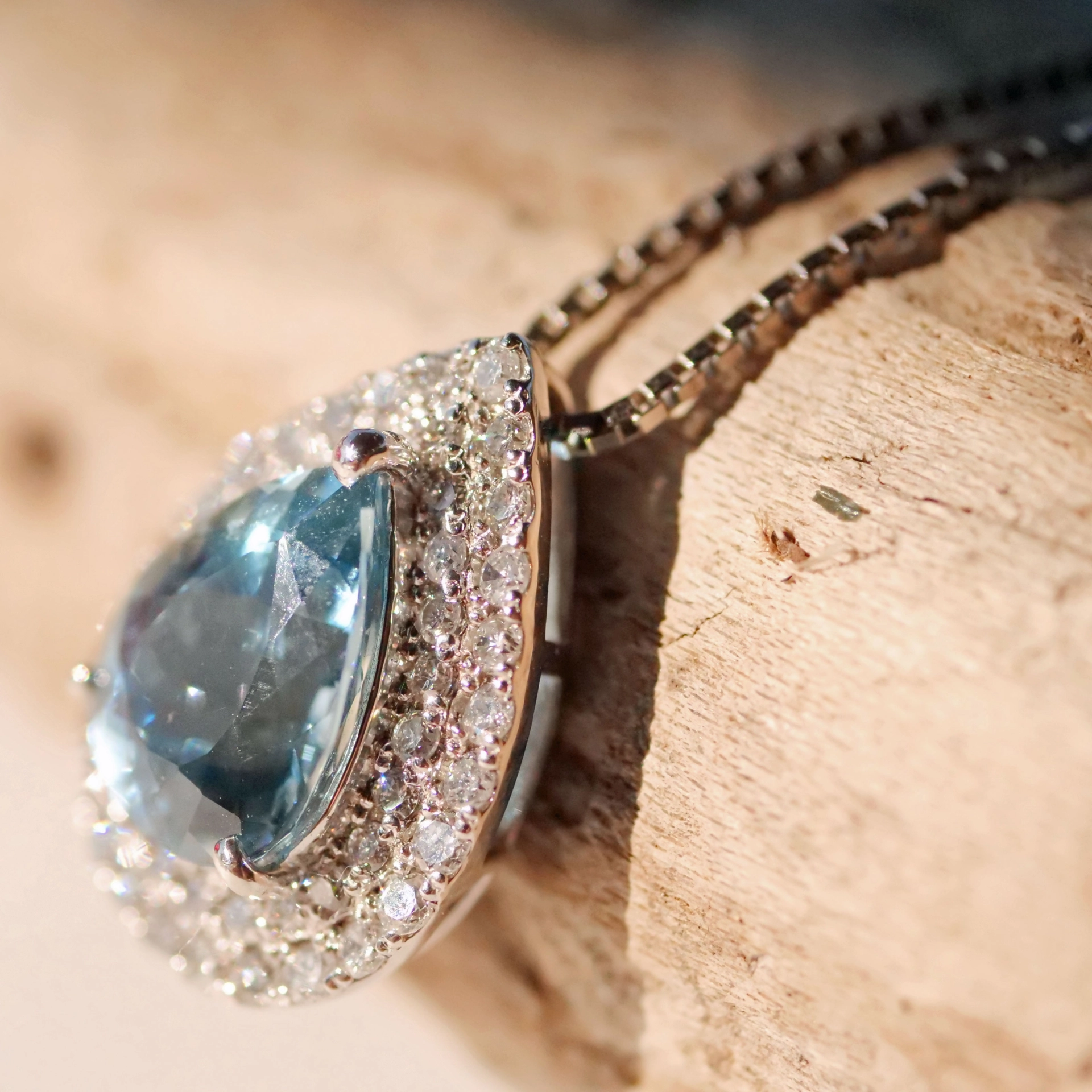 Santa Maria Aquamarin Brilliant Pendant 2.73 ct  950 platinum 0.63 ct Rare Color