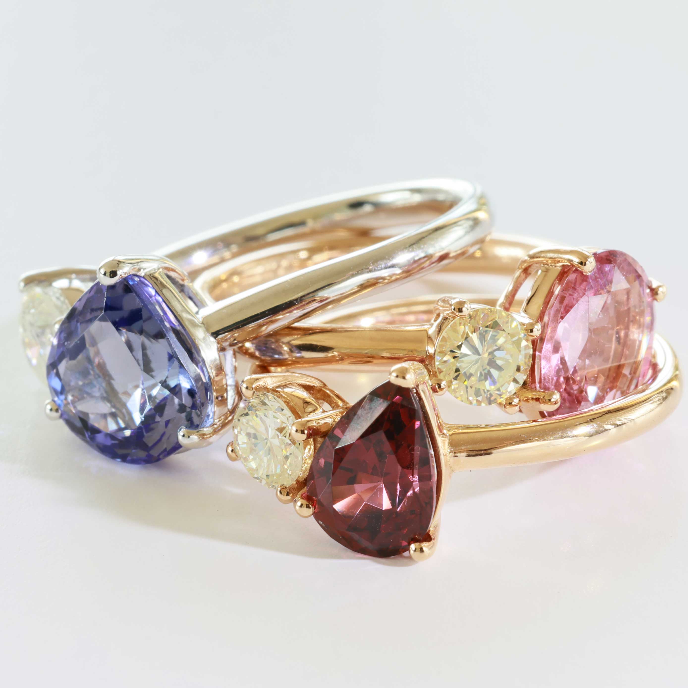 Tanzanite Brilliant Ring 750 White Gold 2.30 ct 0.42 ct great Design to combine as a Plug-in 