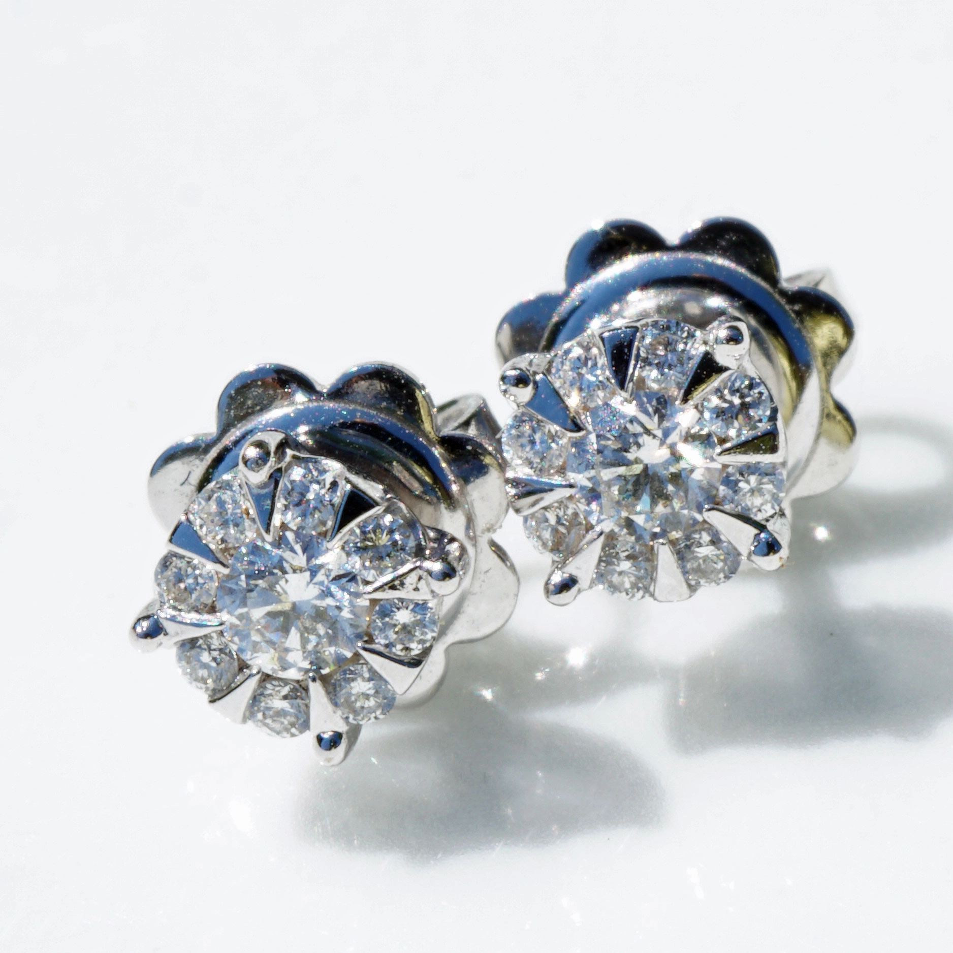 Diamond Earsticks 18 kt Whitegold 0.28 ct TW / VS....looks like Halfcarat