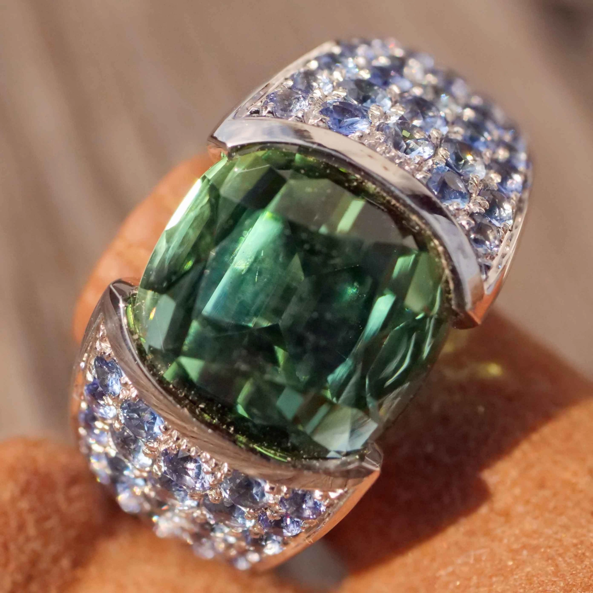 Lagoon Green Turmalin Saphire Brilliant Ring 18kt Whitegold Afghanistan AAA+ 
