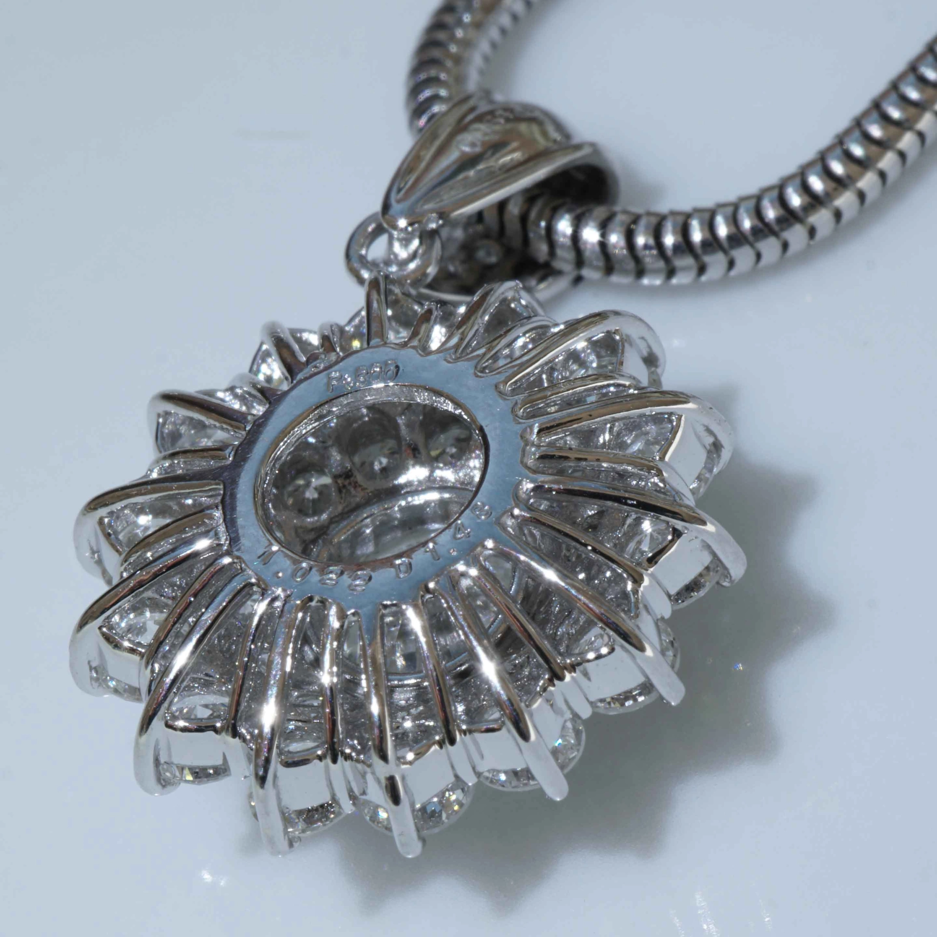 Solitaire Pendant 1.022 ct 1.48 ct 900 Platinum high-end Rosette Shape