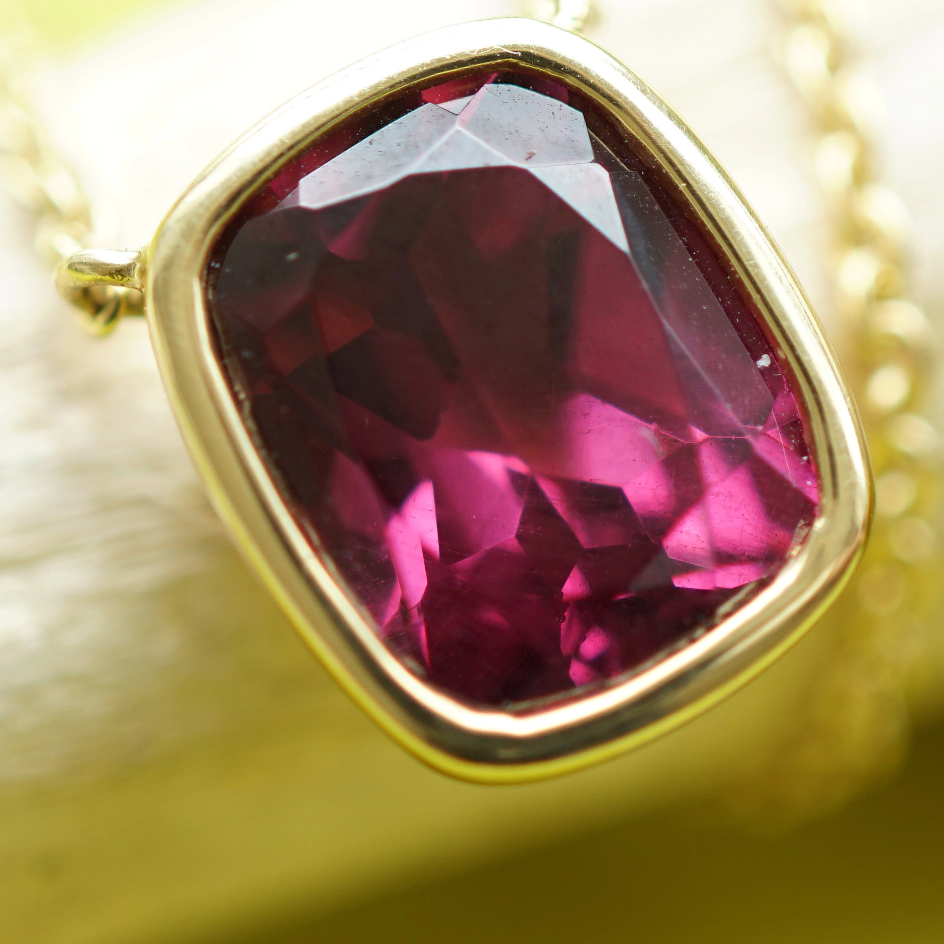 Rhodolithe Necklace 18 kt Yellowgold...Lifeblood Color Violet-Red