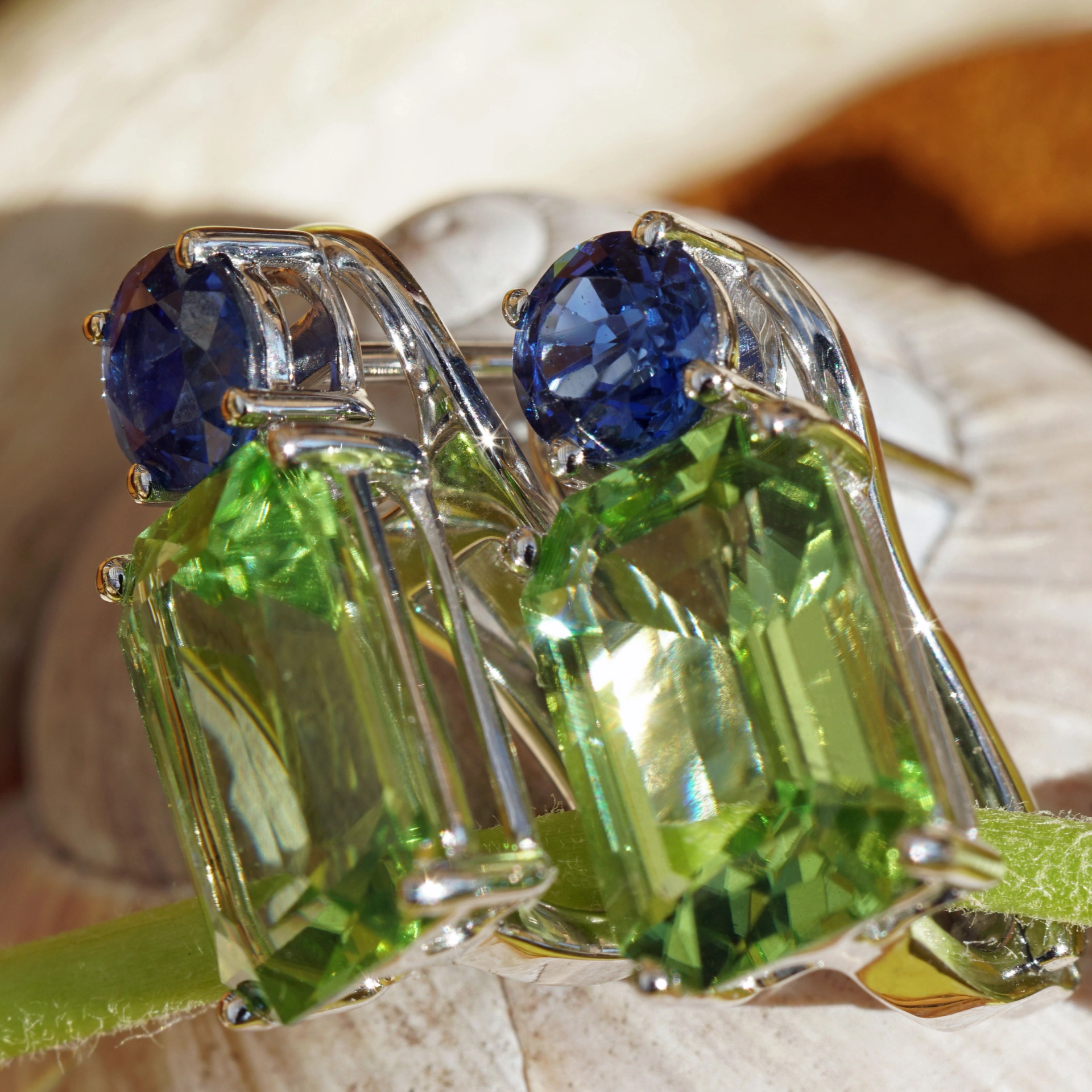 Saphire Peridot Earrings 18 kt White Gold.....High End Quality....Neon Mint Green