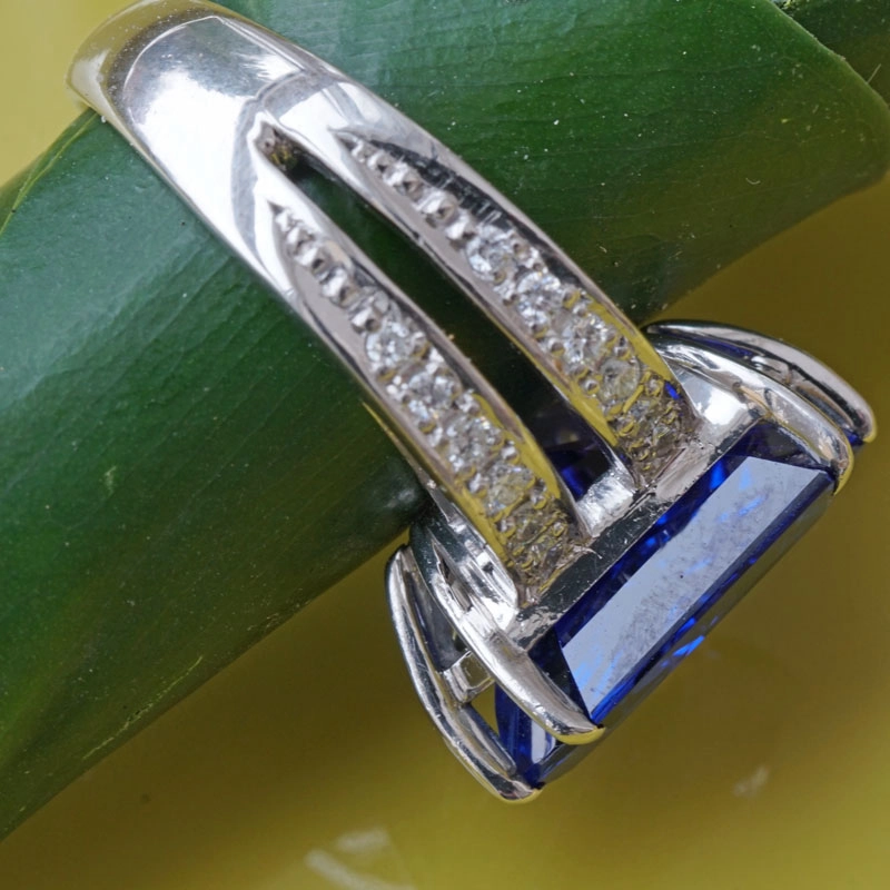 Tansanit-Brillant-Ring-900er-Platin-7.91 ct-0.40 ct