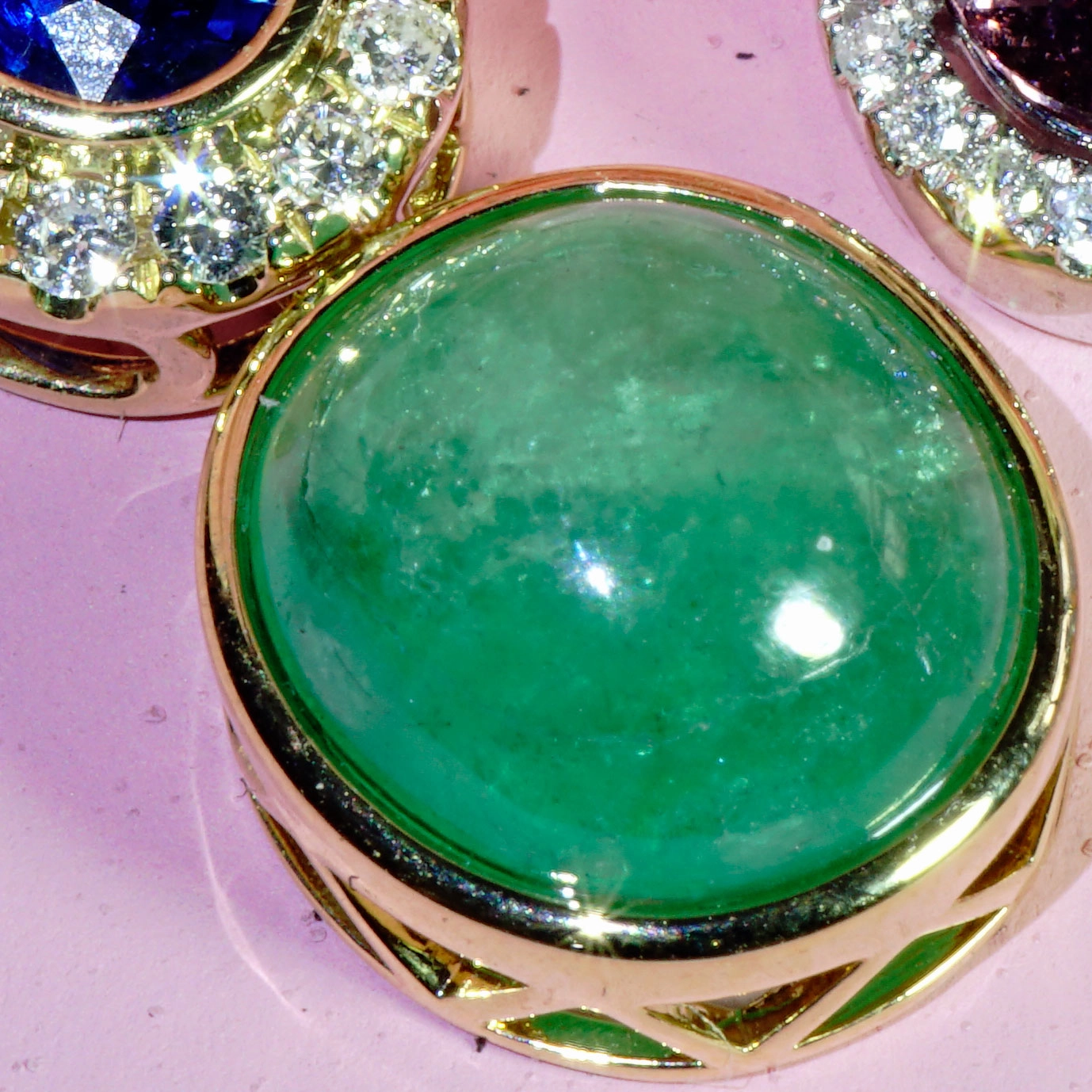 Pendant fine saphire AAA+ Emerald from Columbia and diamonds....precious Kombination