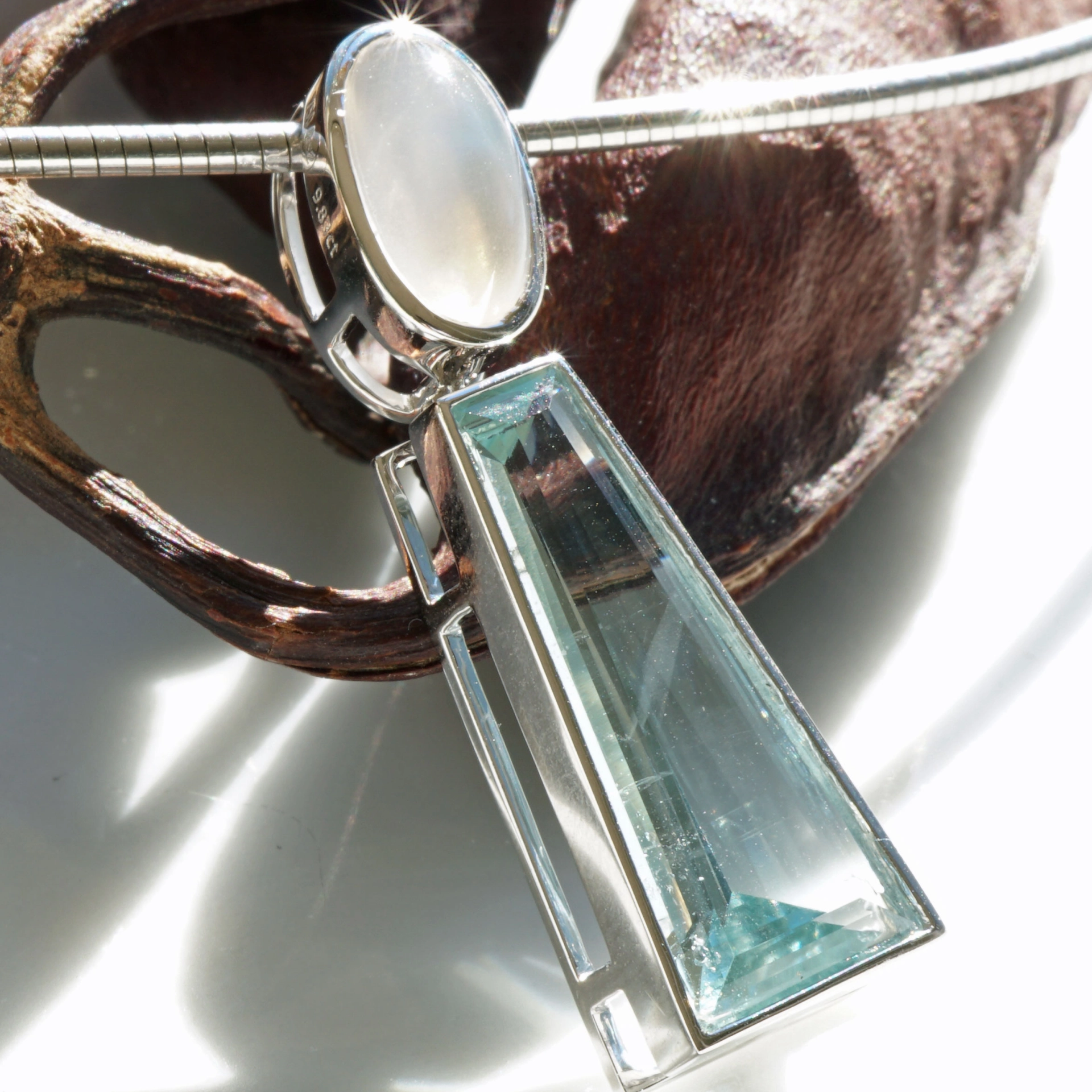 Dragonshape Aquamarin Pendant Whitegold..great moonstone