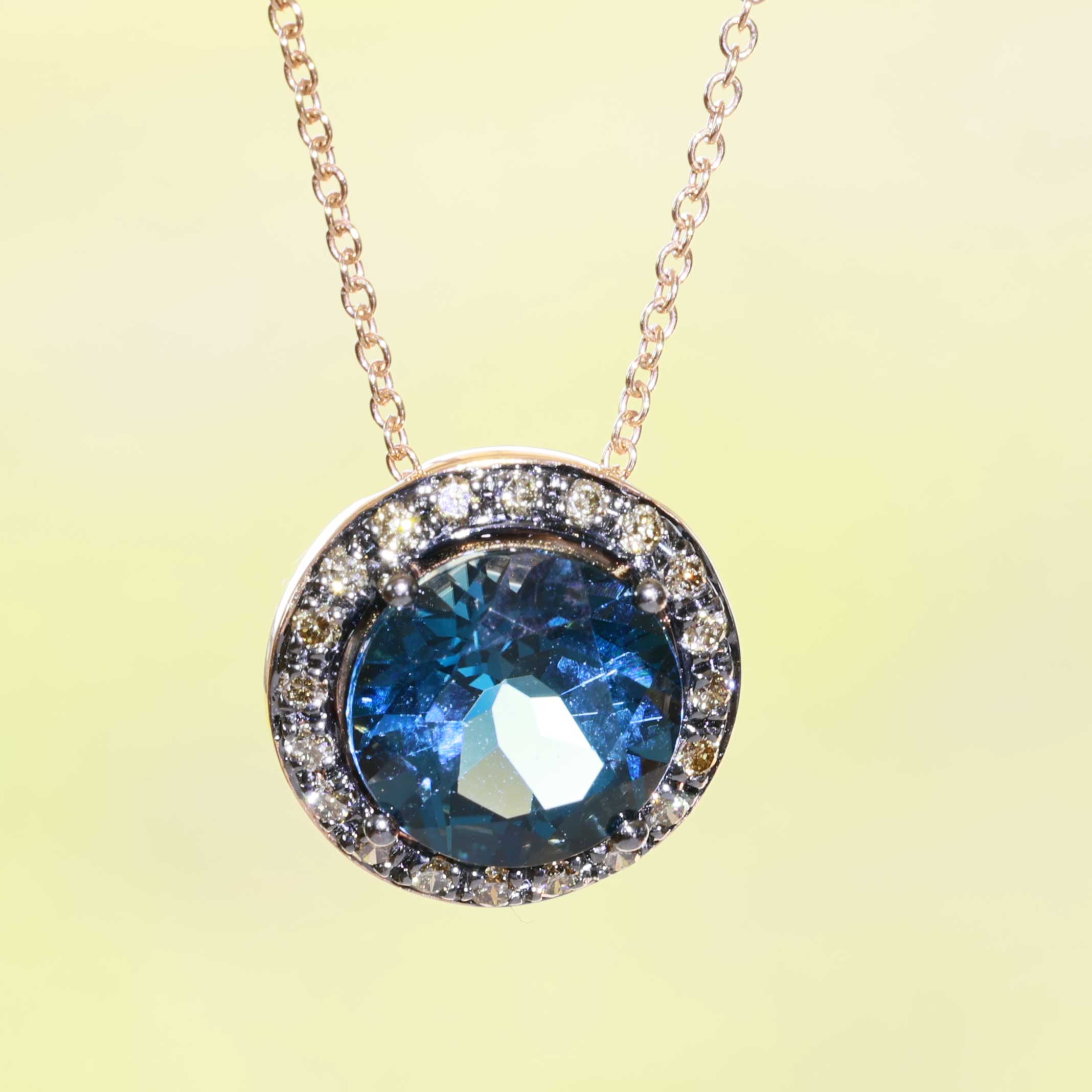 Blue and Grey....what a Cool Combination....Rosegold Pendant 18 kt Topaz and Diamonds
