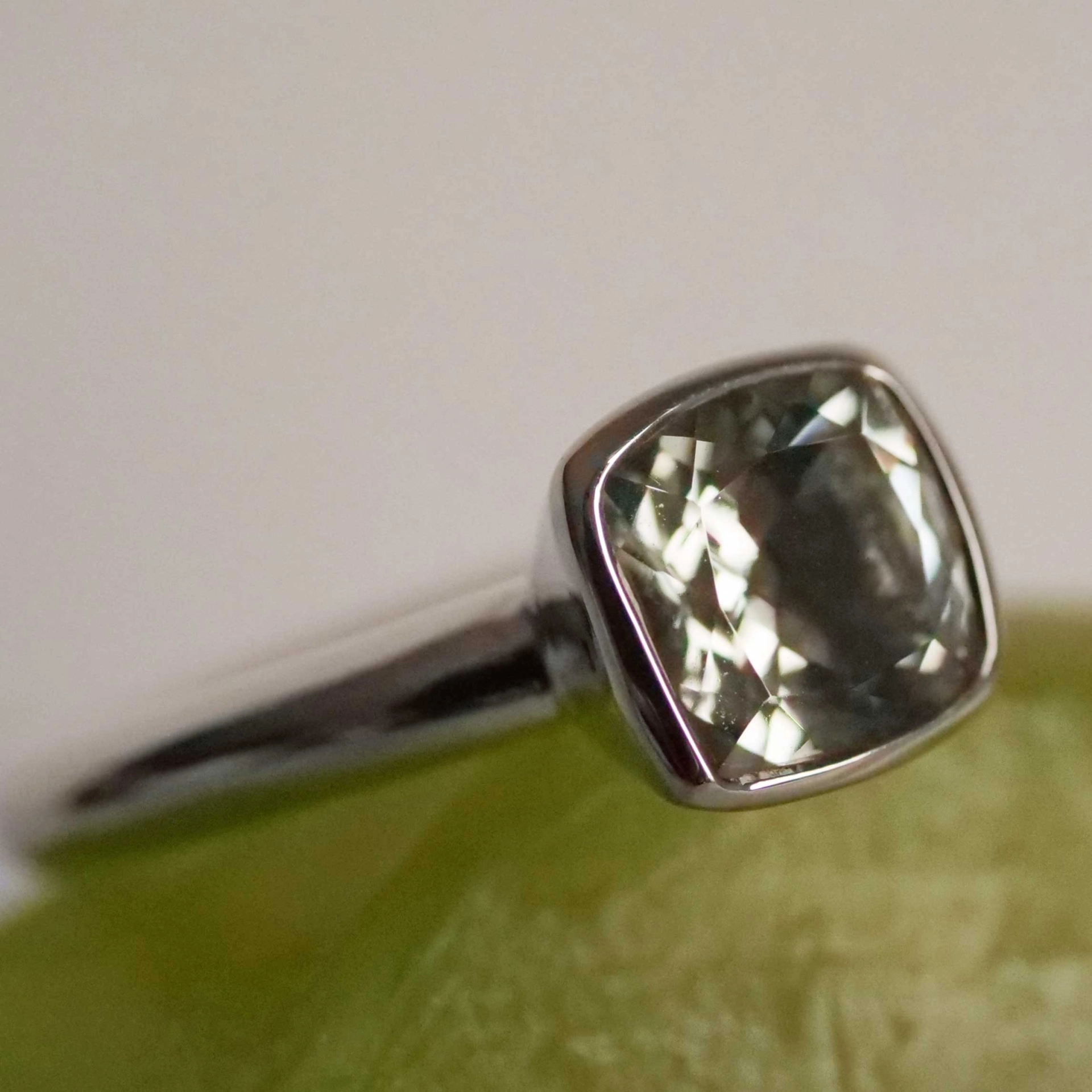 Chilango Ring Sparkling Stars 2 in solid 925 Silver with great green Amethyst