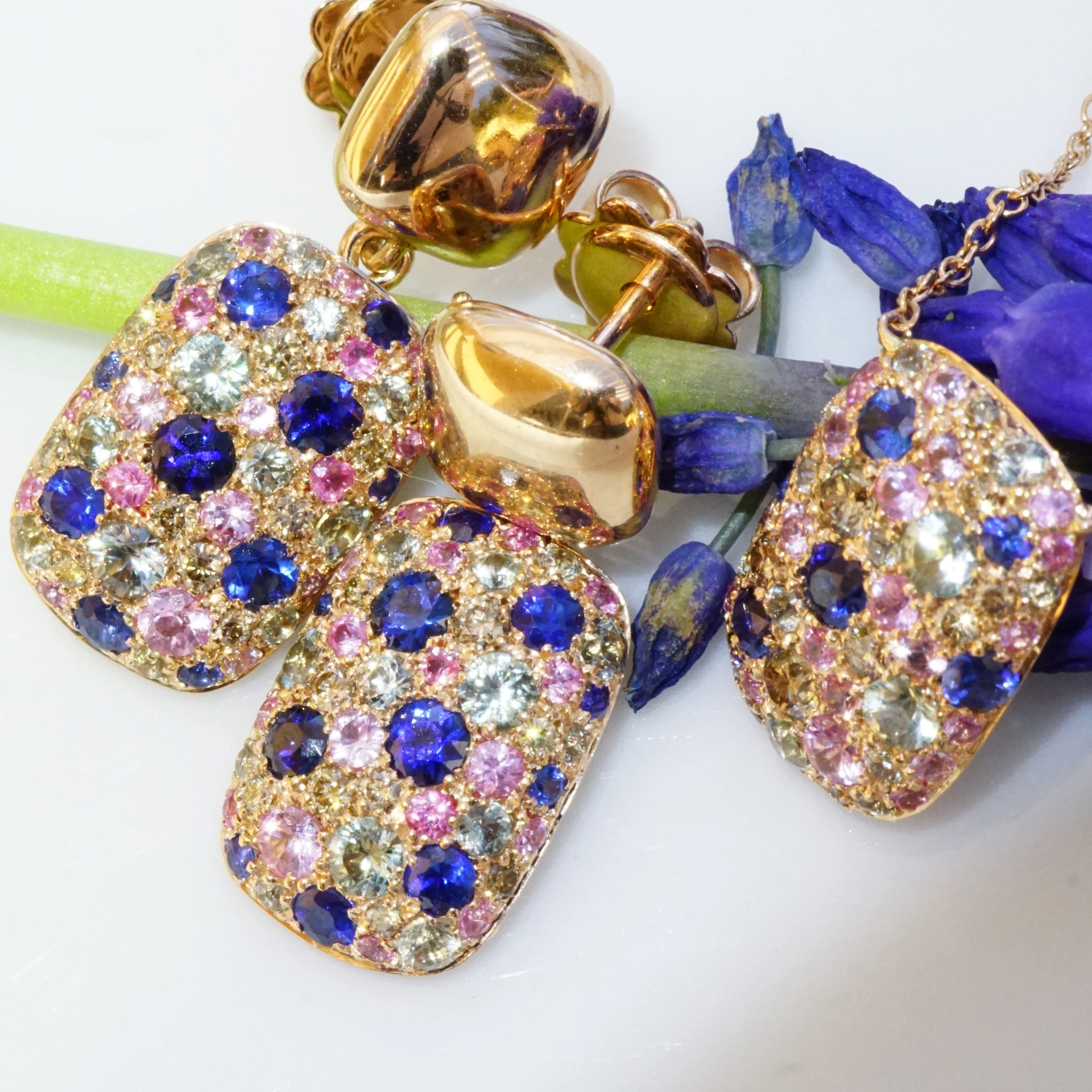 Saphire Brilliant Necklace 18 kt Rose Gold...wonderful play of Colors