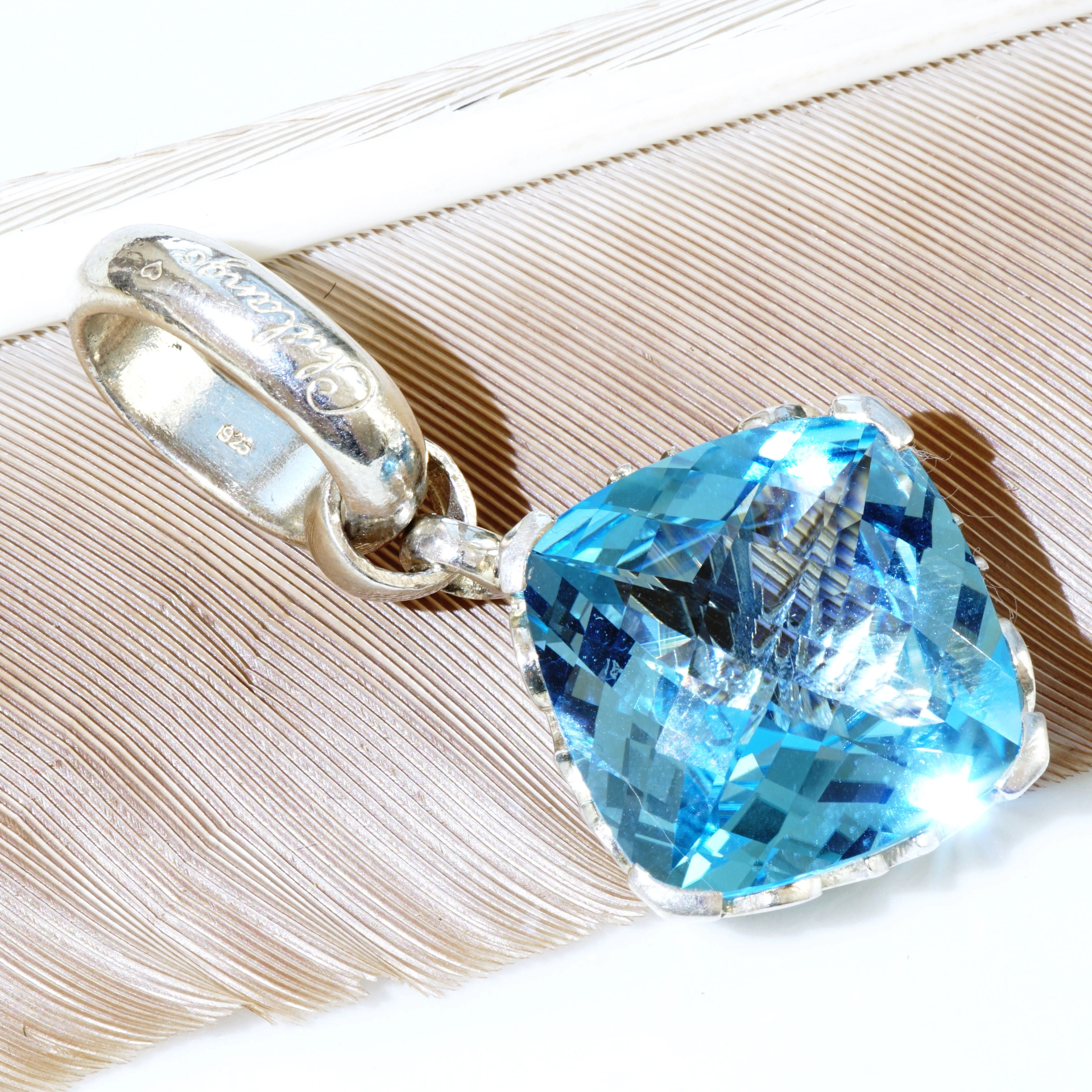 Chilango pendant Sky Topaz Flower 925 silver Prestige Crystal Dreams (treated), signed, with orig. Case