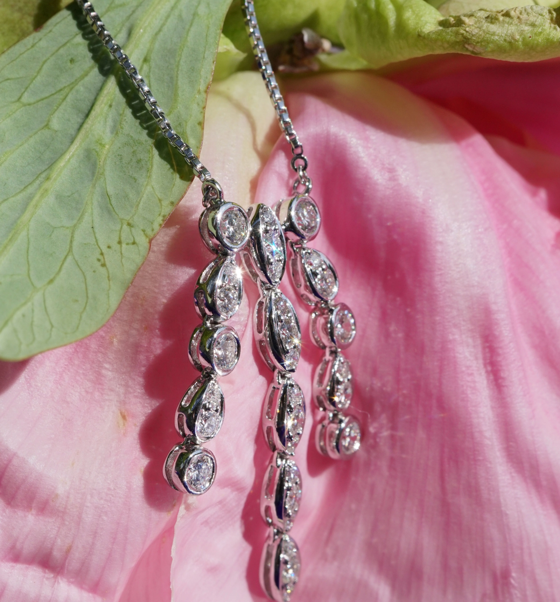 Collier Brillant 1.50 ct TW-W / VS WINDBELLS ca. 48 x 13 mm groß 750er Weissgold