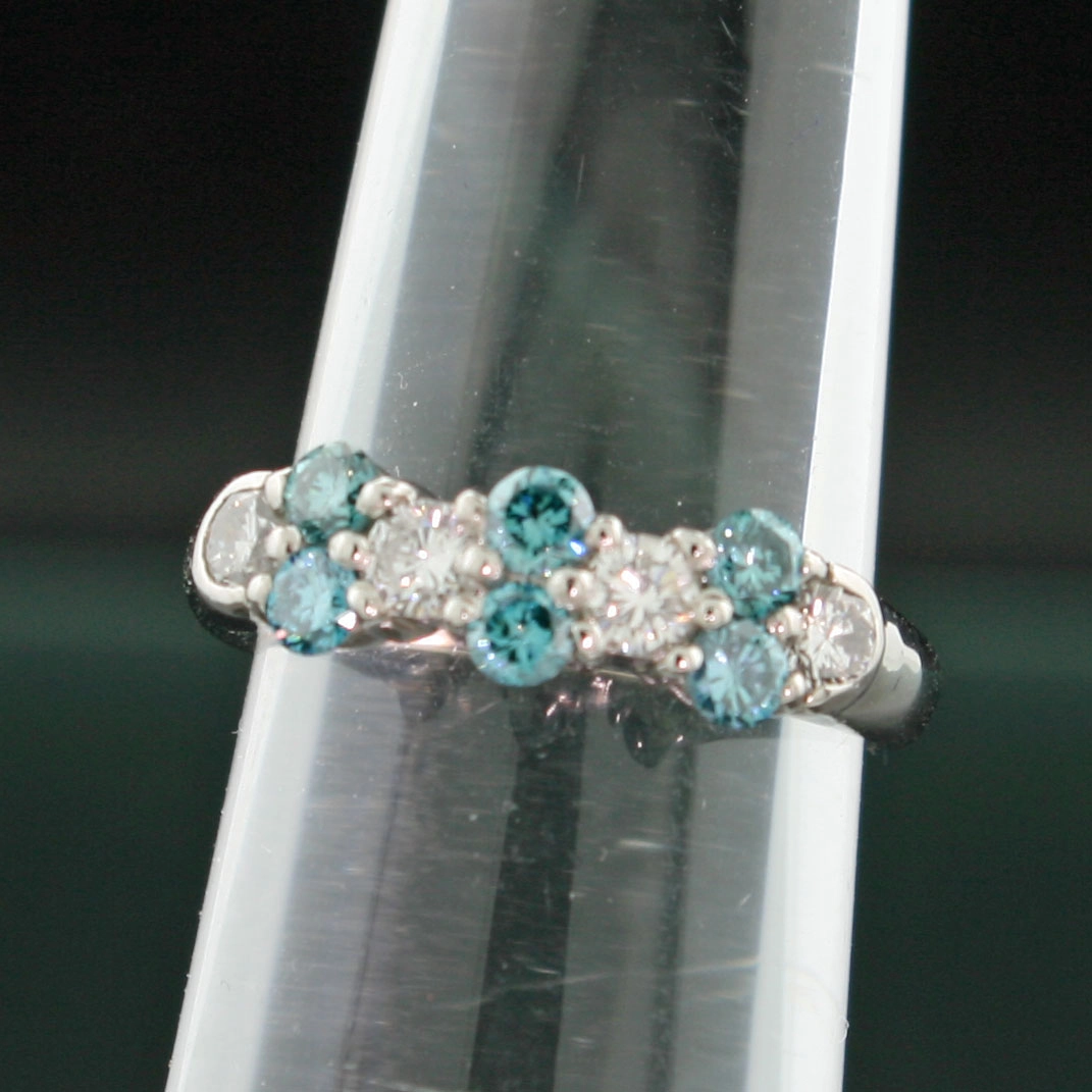 Brillant-Ring-weiß-blau-1.10 ct