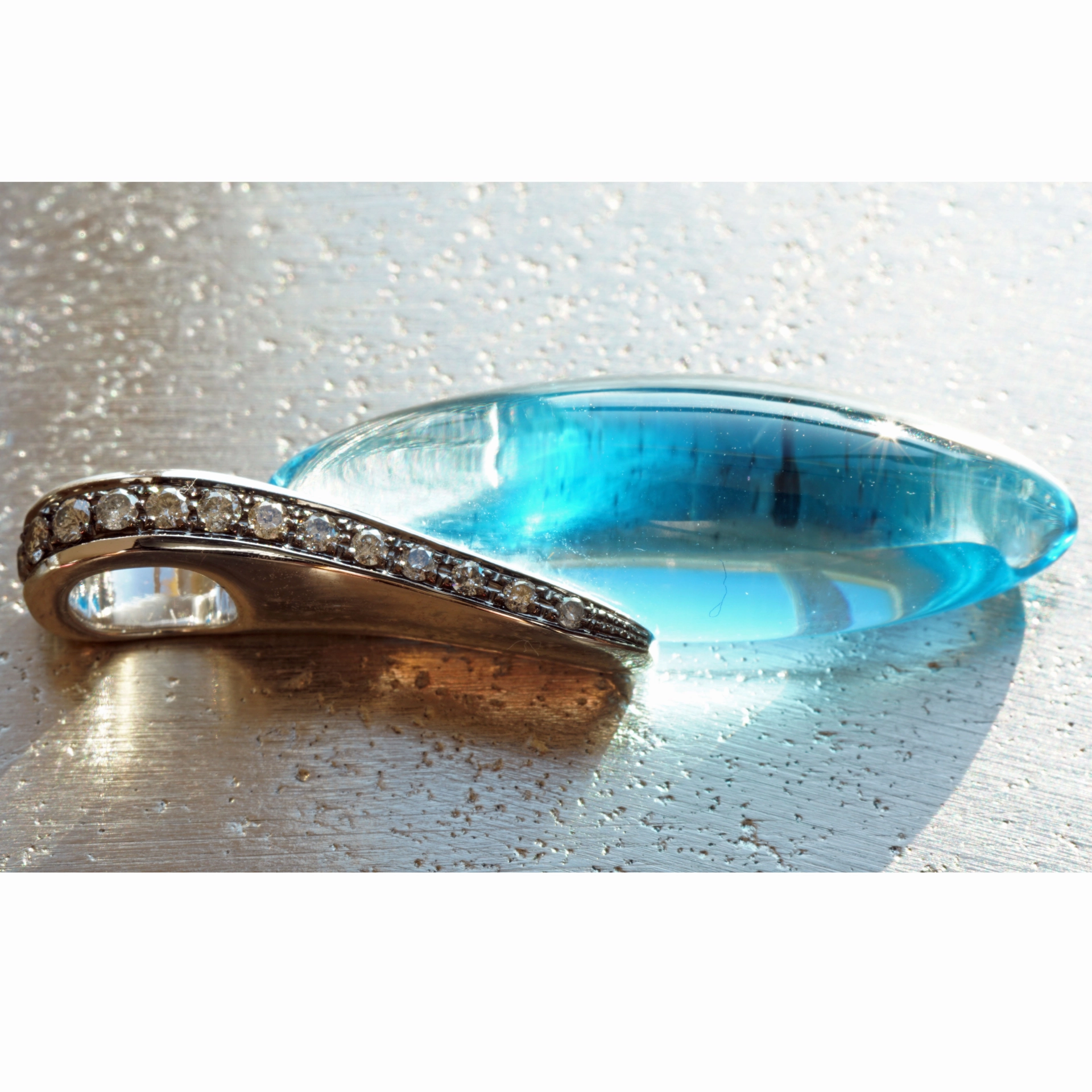 Amazing Color Blue forever a Blue Topas approx. 24 ct modern Setting with Grey Diamonds