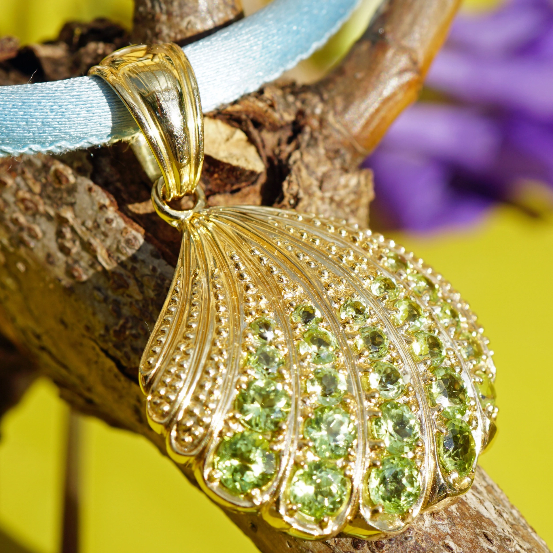 Muschel Anhänger mit Peridots 585er Gold ....hör das Meeresrauschen