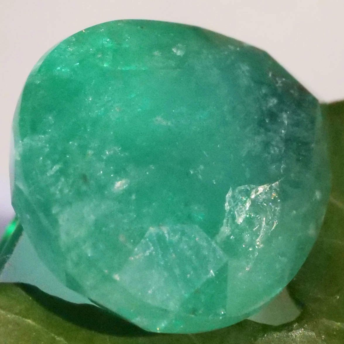 Pear Shaped Emerald 10 ct 17 x 12,5 mm Great Color