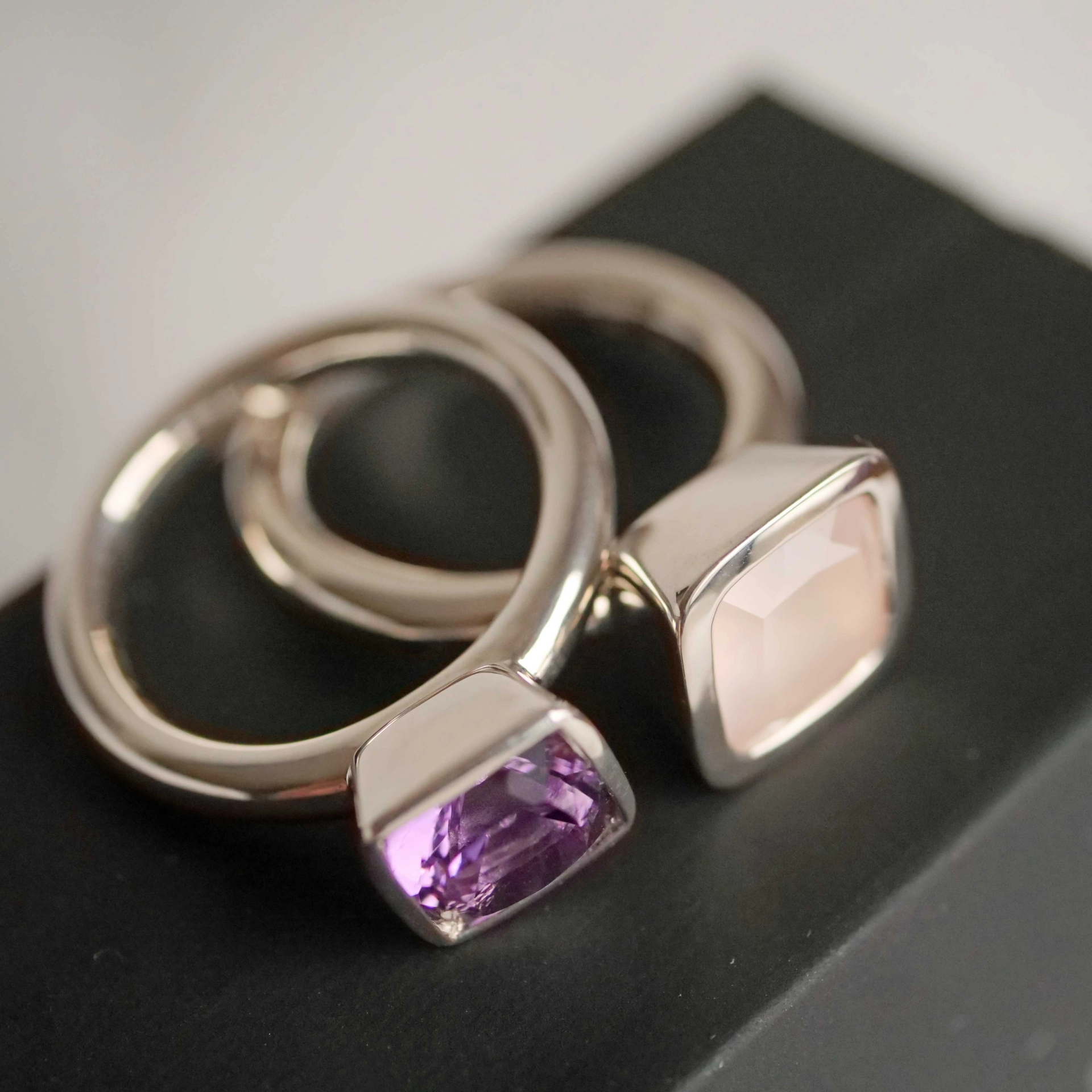 Chilango Ring Sparkling Stars 2 in solid 925 Silver with great milky Rosequartz