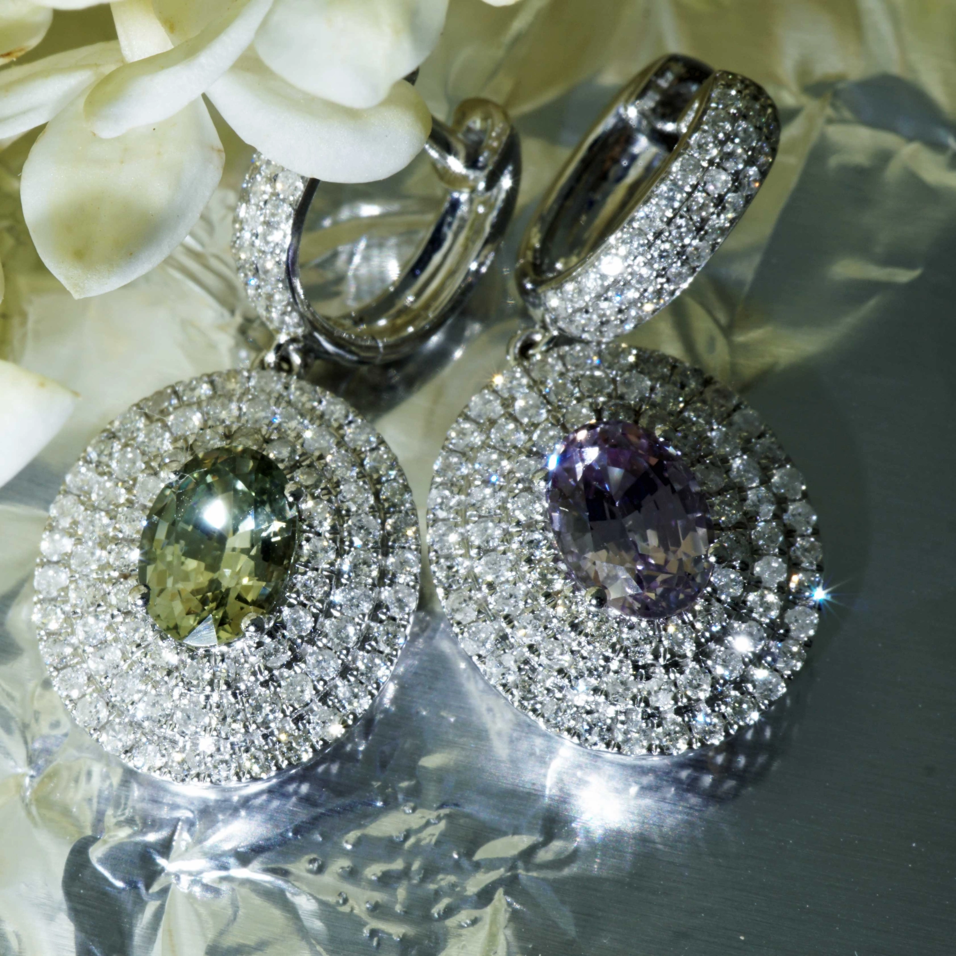 Saphire Briliant Earrings green and lavendel 18 kt White Gold Ilanka Mine Madagascar