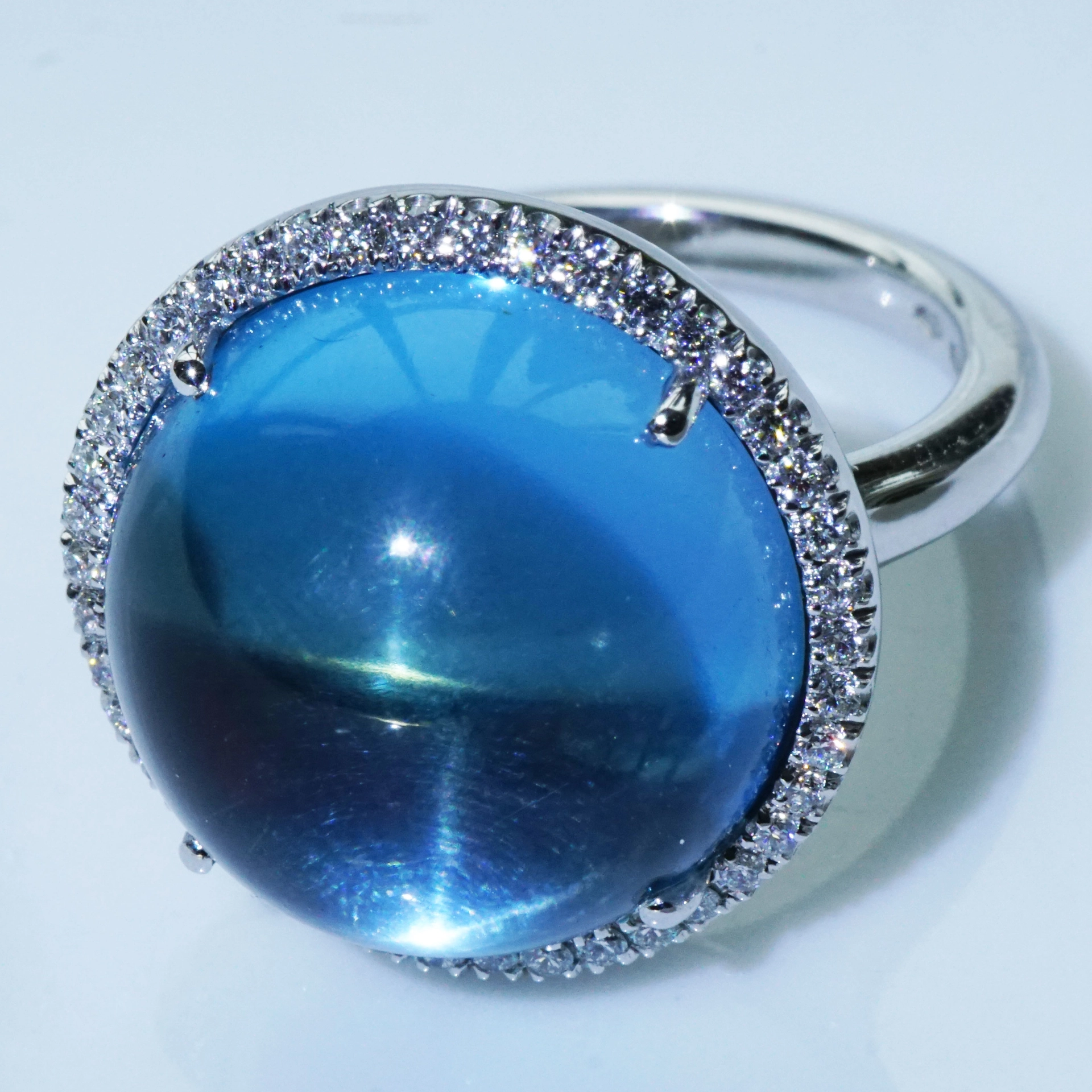 Bluetopas Brilliant Ring...deepblue Bubble...18 kt Whitegold....magical World