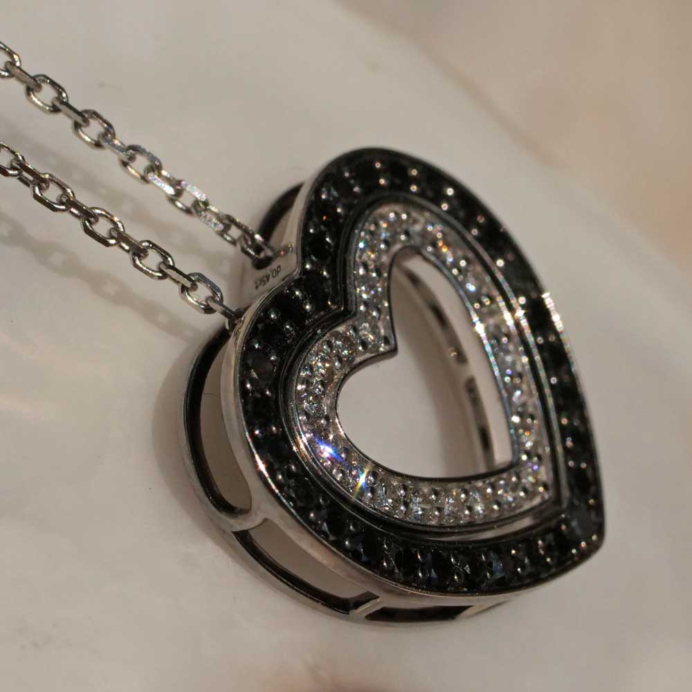 Heart Brilliant Pendant with Chain 750 Gold White Gold Black and White Brilliant Total 0.69 ct