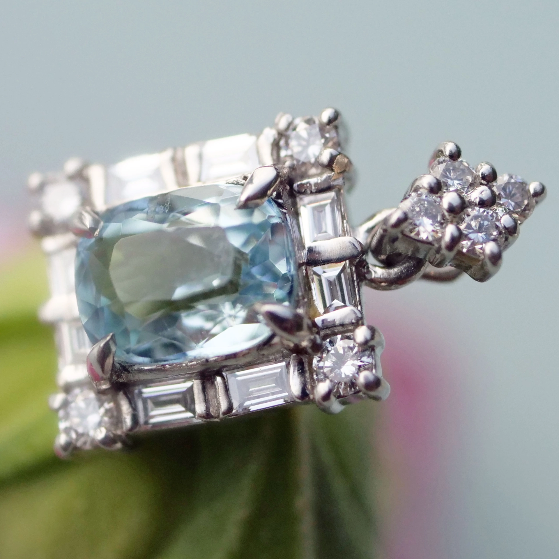 Platinium Aquamarin and Diamonds..a good Choice