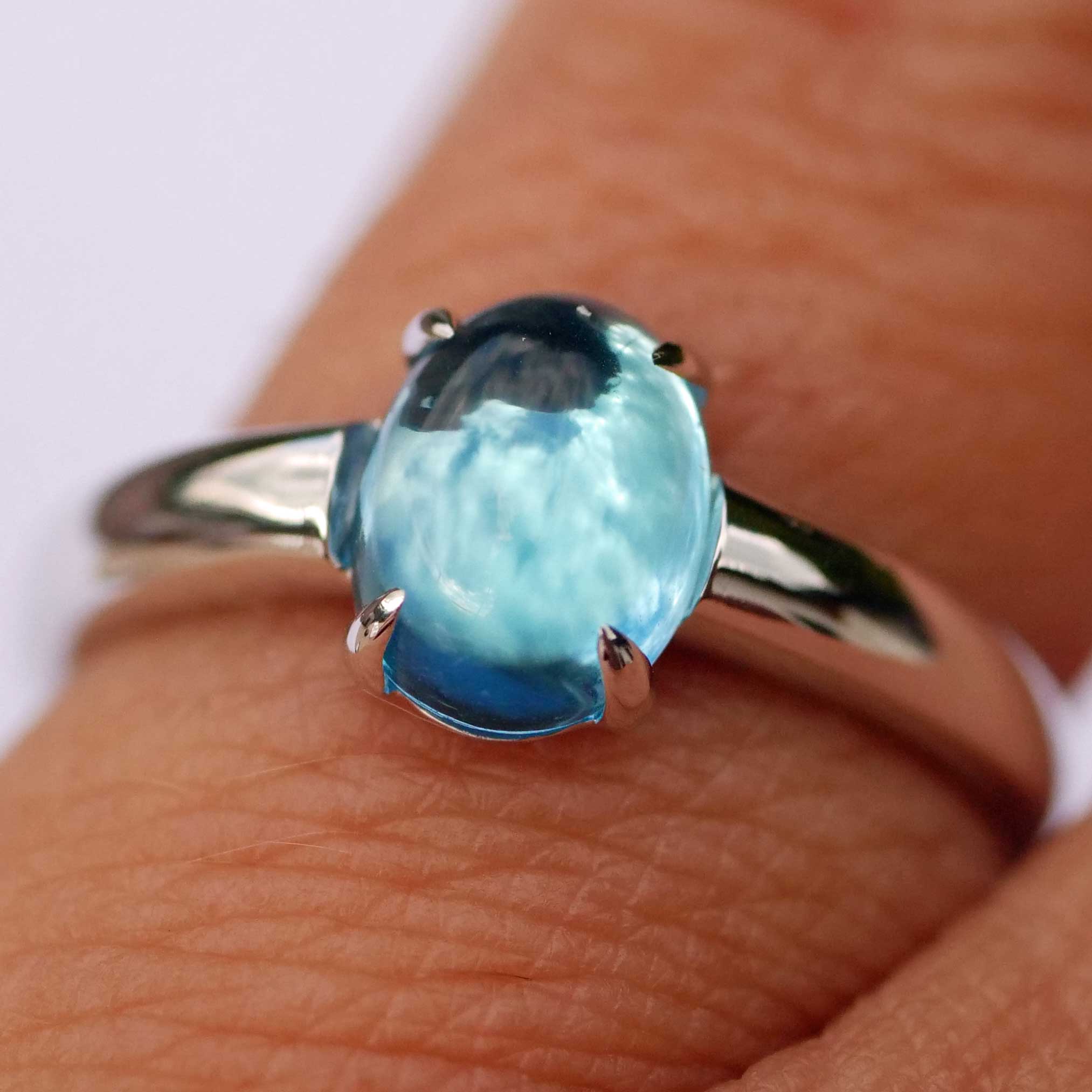 Blue Topaz Ring 750 White Gold Ocean Blue.... sweet Temptation... made in Italy... high-quality