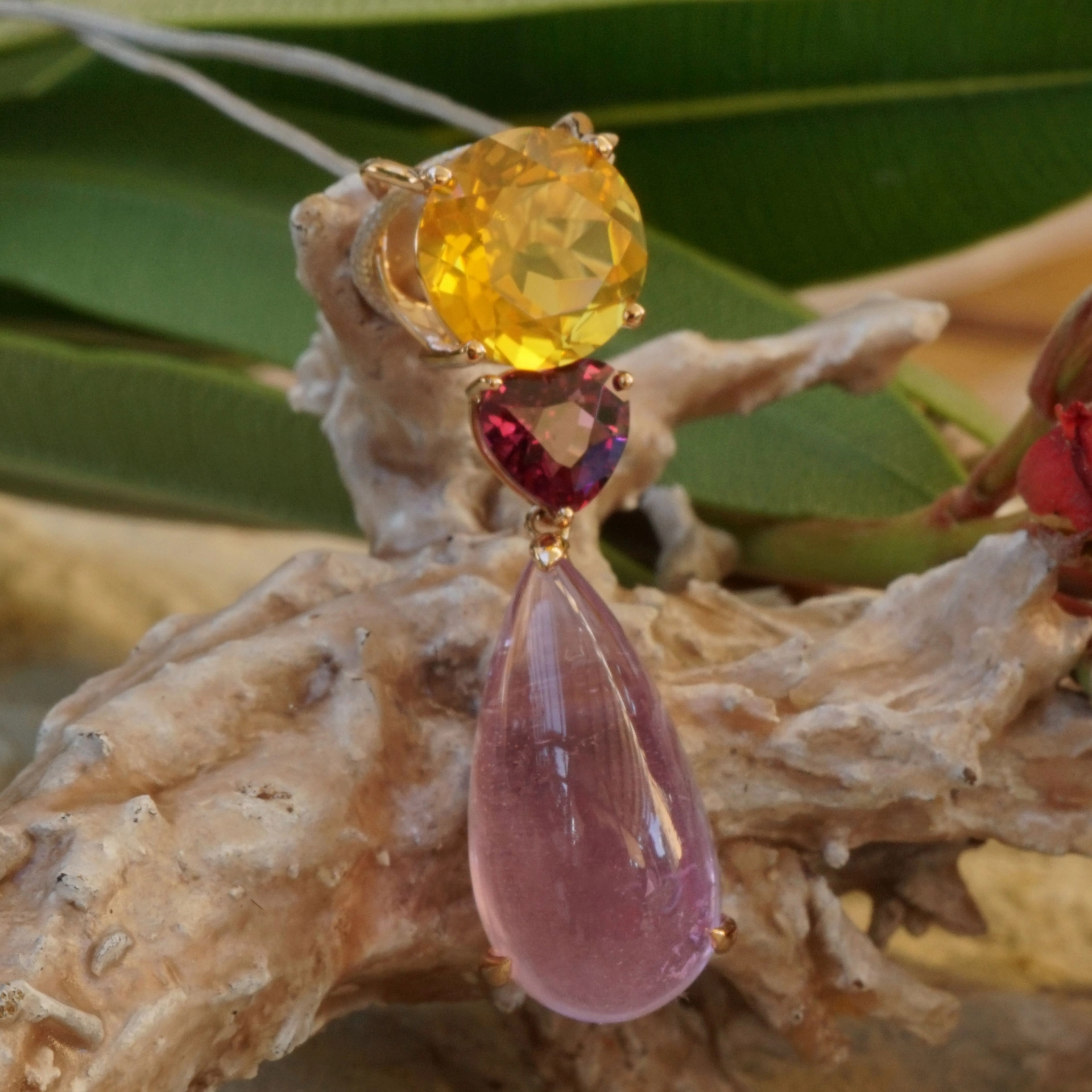 Violetter Granat Kunzit Feueropal Anhänger 750er Rosegold Flower Inspiration