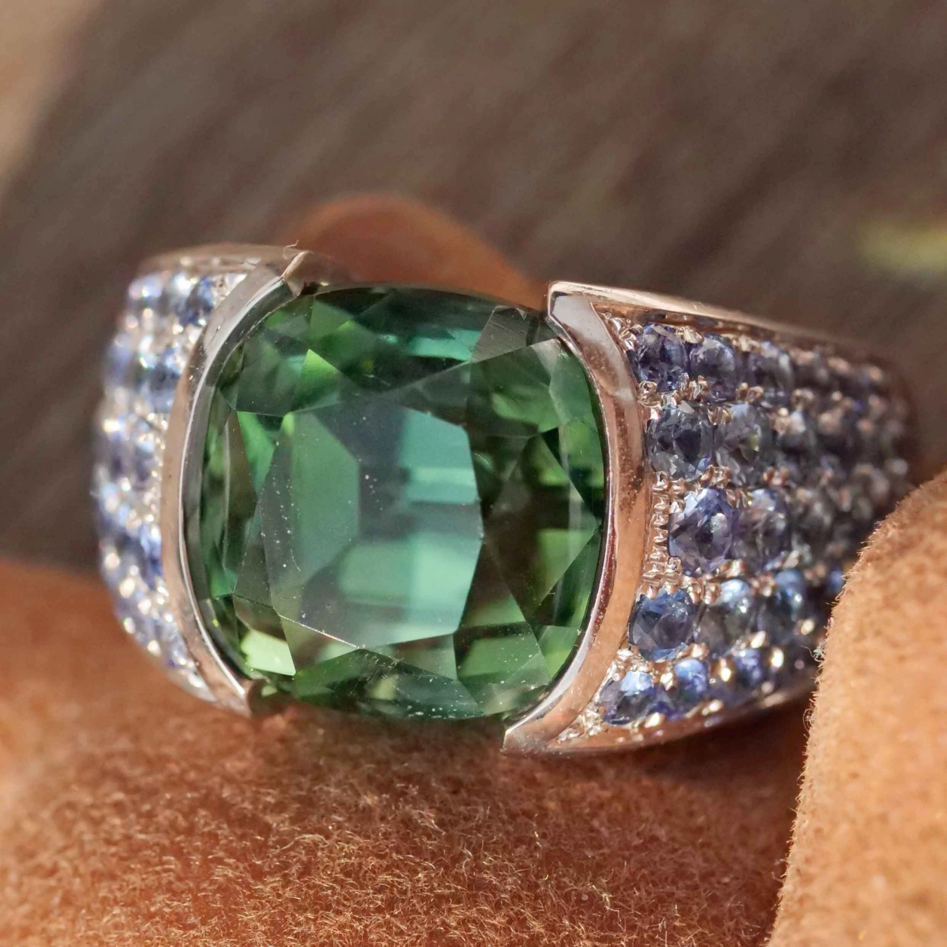 Lagoon Green Turmalin Saphire Brilliant Ring 18kt Whitegold Afghanistan AAA+ 